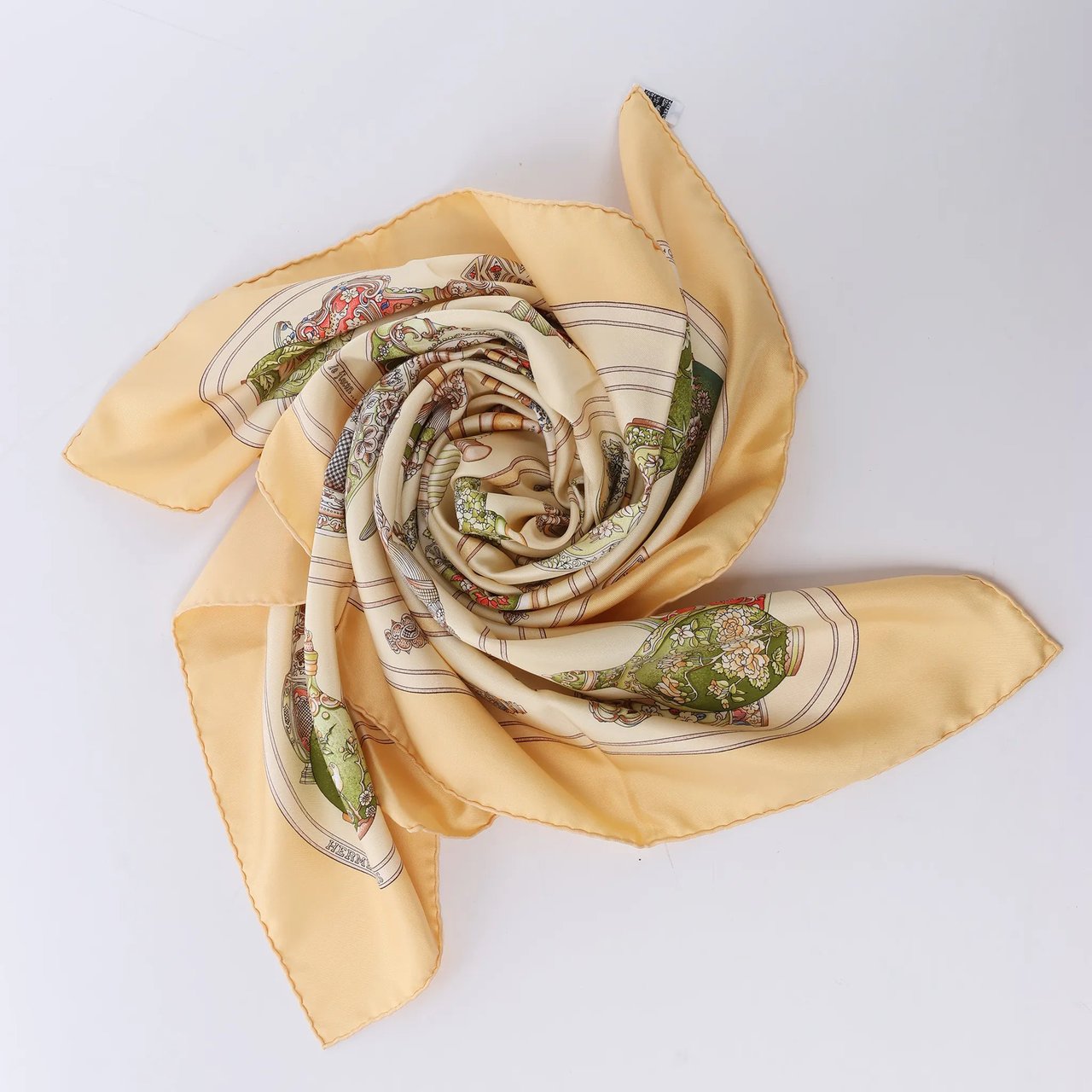 Hermès Carré 90 "Qu'Importe Le Flacon" Silk handkerchief in Beige Beige