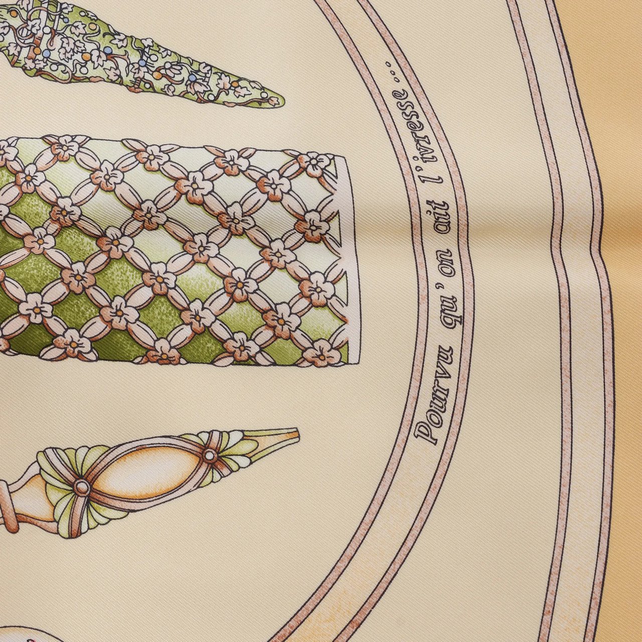 Hermès Carré 90 "Qu'Importe Le Flacon" Silk handkerchief in Beige Beige