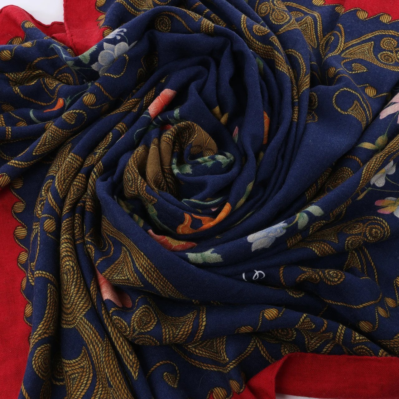 Hermès Carré Geant "ARABESQUES" Cashemere & Silk Scarf in Navy Blue x Red Blauw
