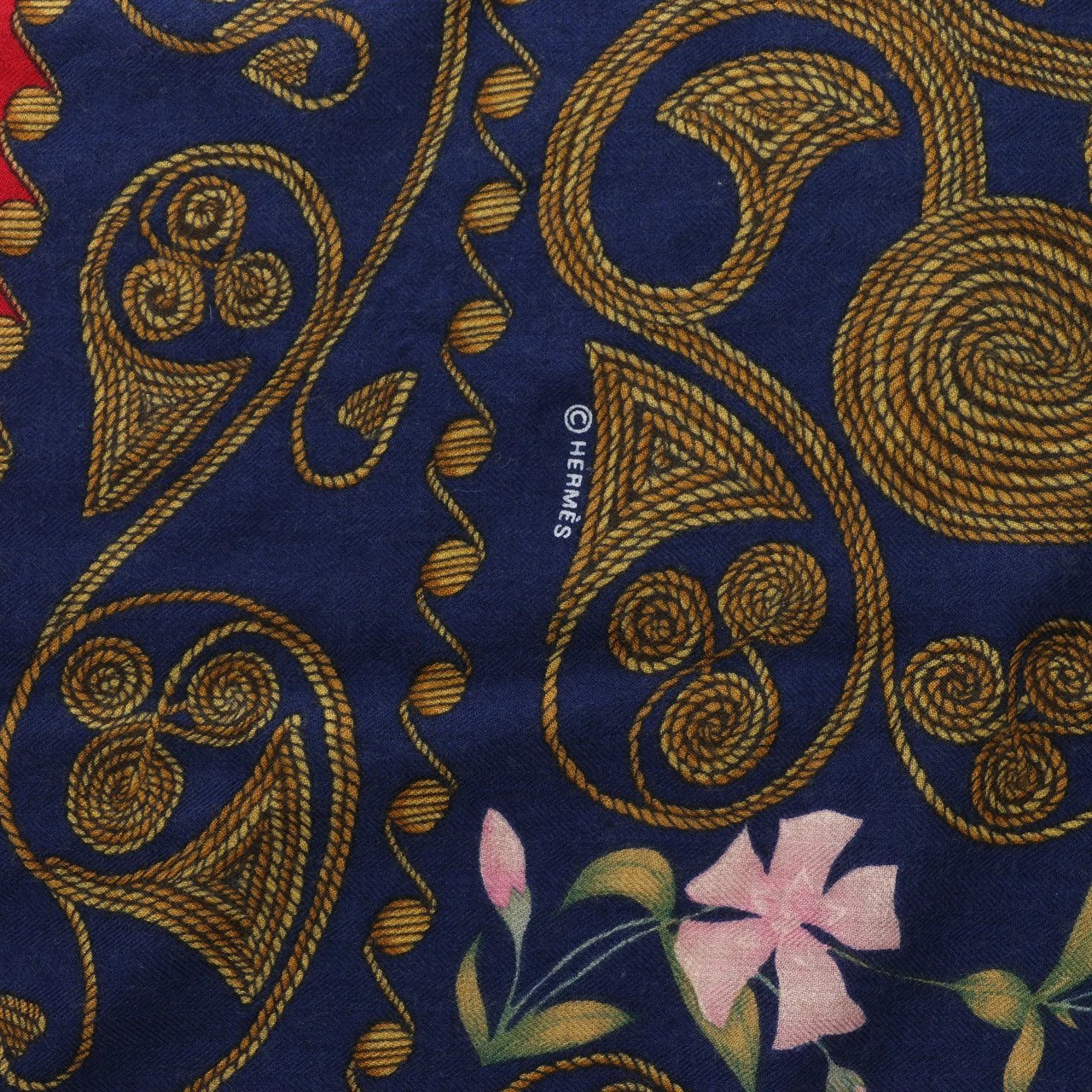 Hermès Carré Geant "ARABESQUES" Cashemere & Silk Scarf in Navy Blue x Red Blauw