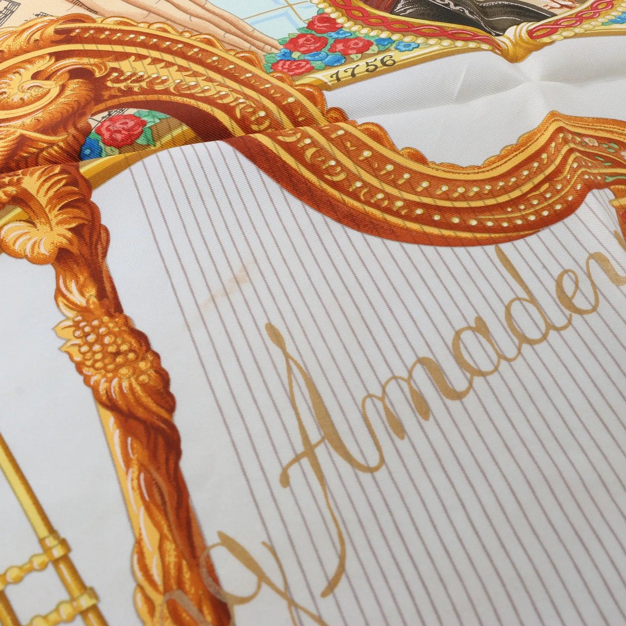 Hermès Carré 90 "Hommage à Mozart" Silk handkerchief in Red x Blue Blauw
