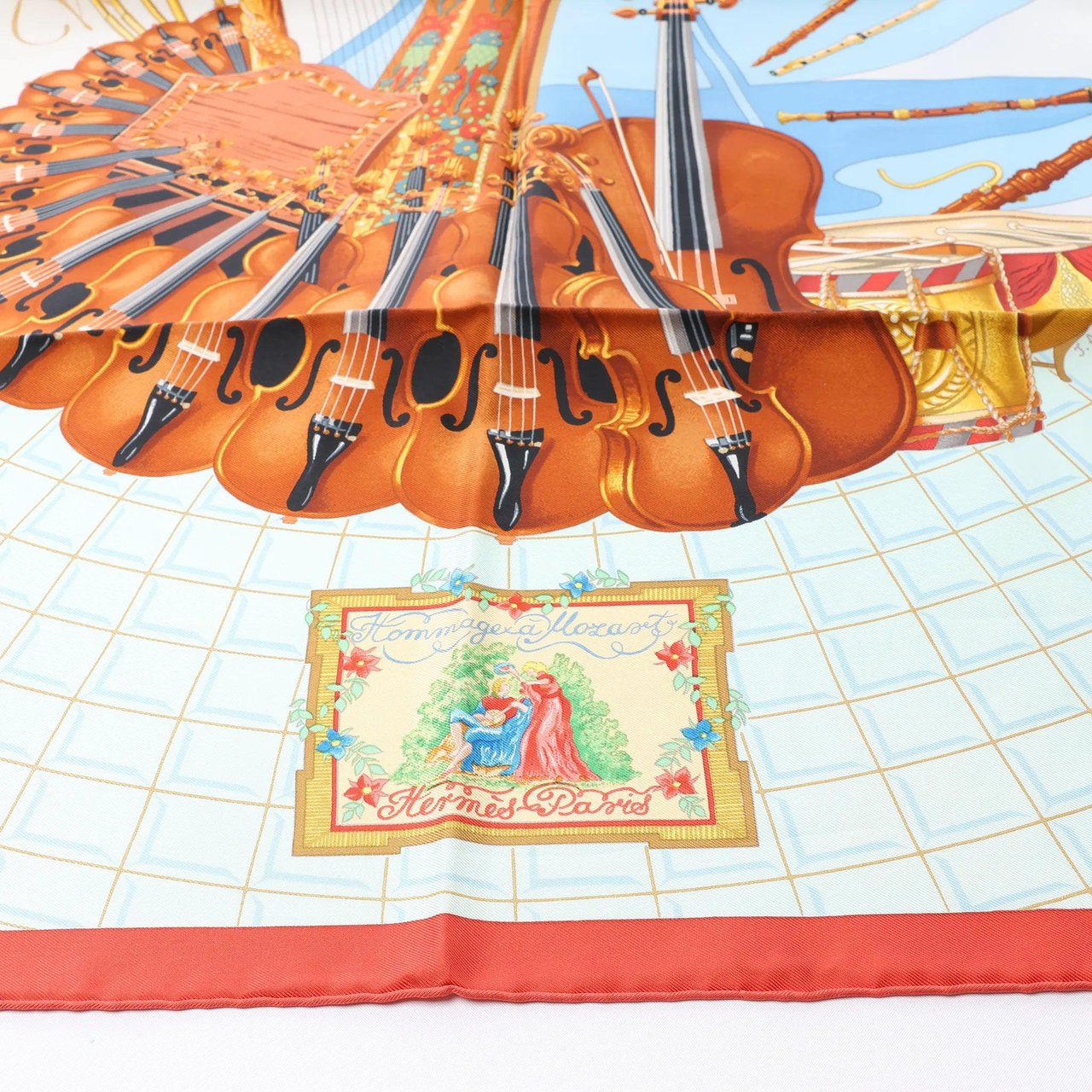 Hermès Carré 90 "Hommage à Mozart" Silk handkerchief in Red x Blue Blauw
