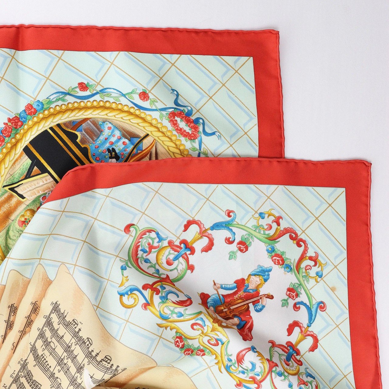 Hermès Carré 90 "Hommage à Mozart" Silk handkerchief in Red x Blue Blauw
