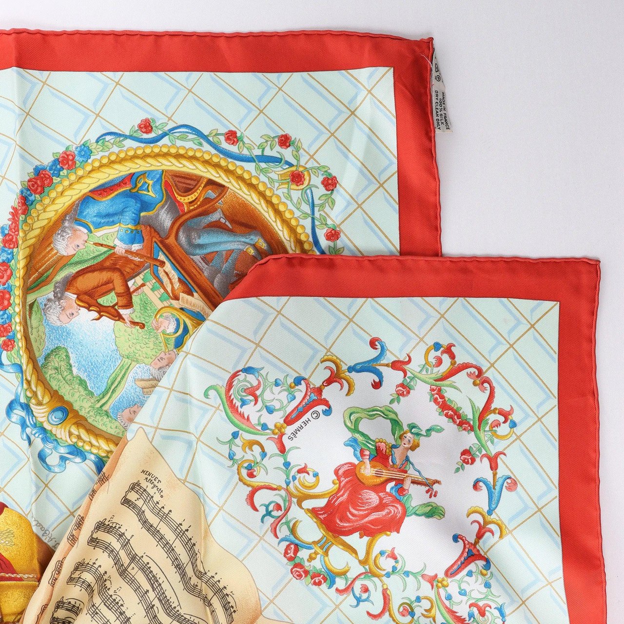 Hermès Carré 90 "Hommage à Mozart" Silk handkerchief in Red x Blue Blauw