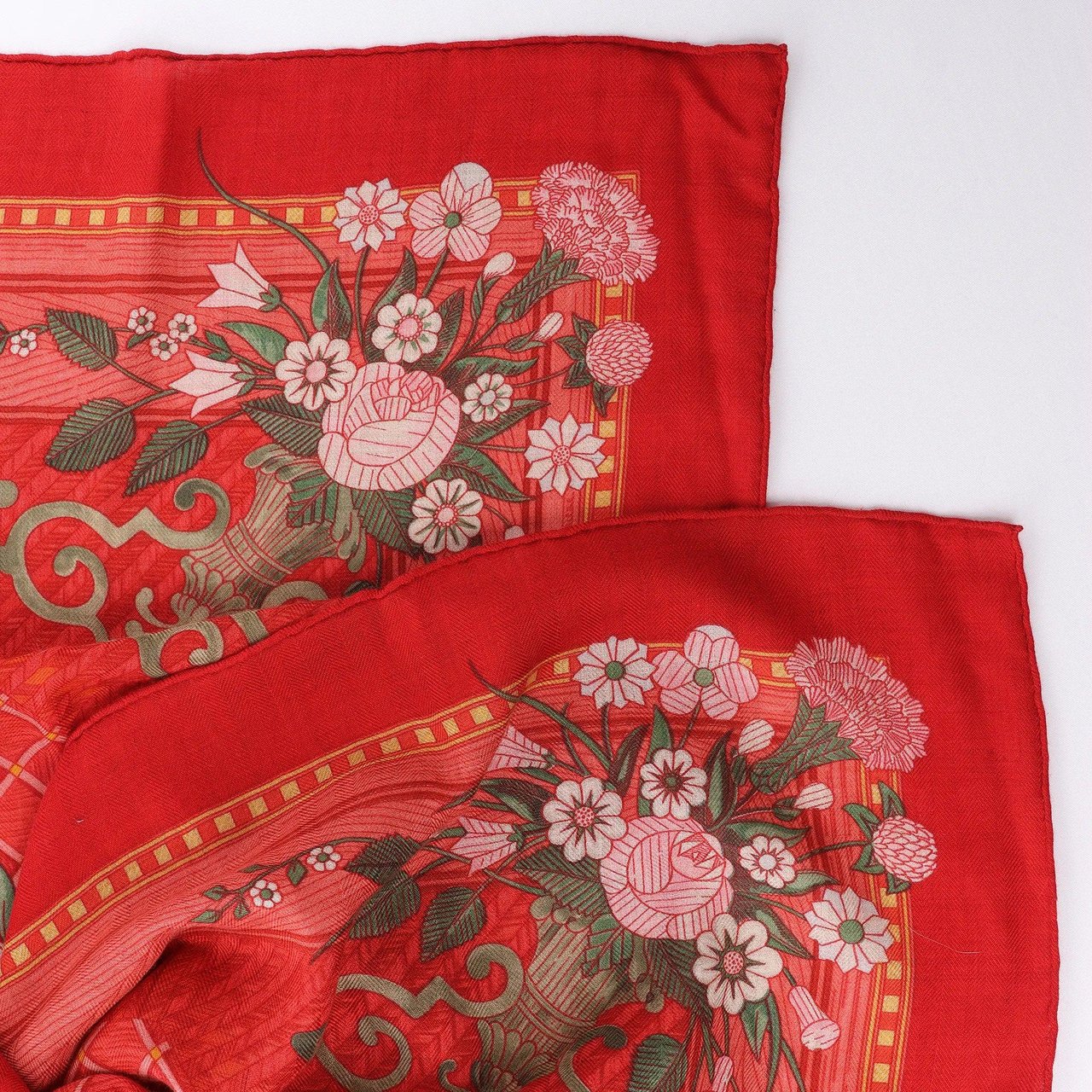Hermès Carré 90 "JEUX DE PAILLE" Cashmere x Silk handkerchief in Red Divers