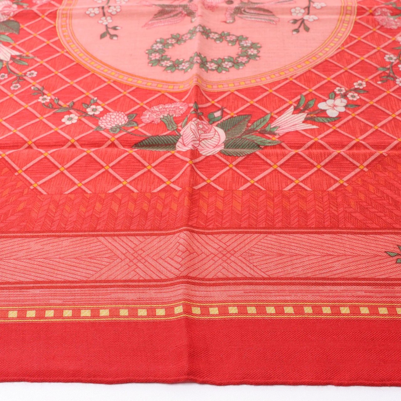 Hermès Carré 90 "JEUX DE PAILLE" Cashmere x Silk handkerchief in Red Divers