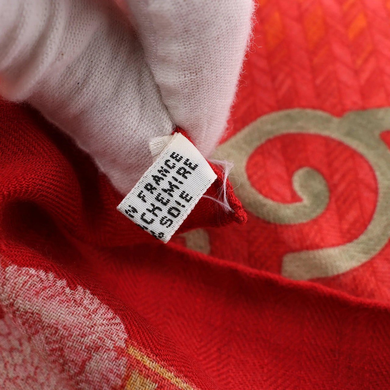 Hermès Carré 90 "JEUX DE PAILLE" Cashmere x Silk handkerchief in Red Divers