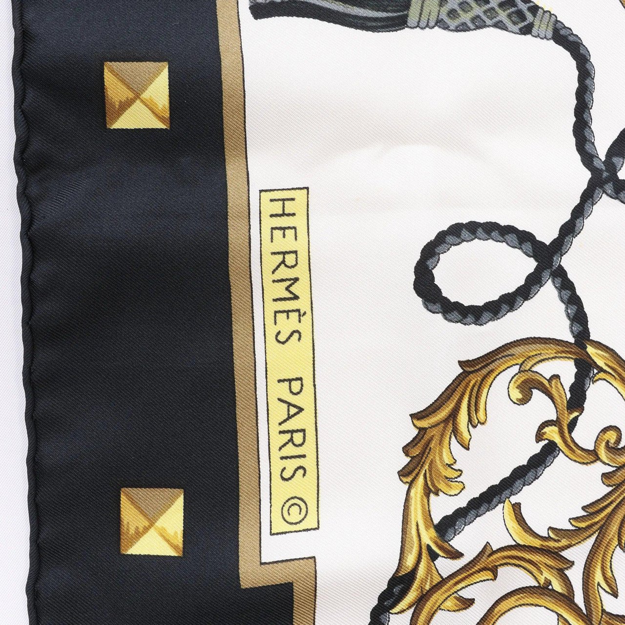 Hermès Carré 90 "LES CLES" Silk handkerchief in Black Zwart