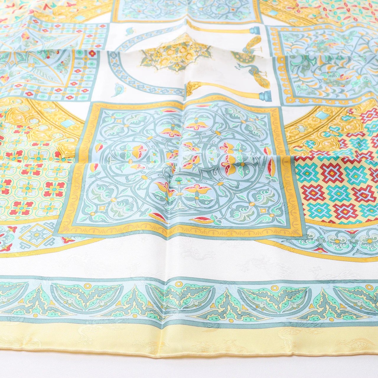 Hermès Carré 90 "CIELS BYZANTINS" Silk handkerchief in Yellow Geel