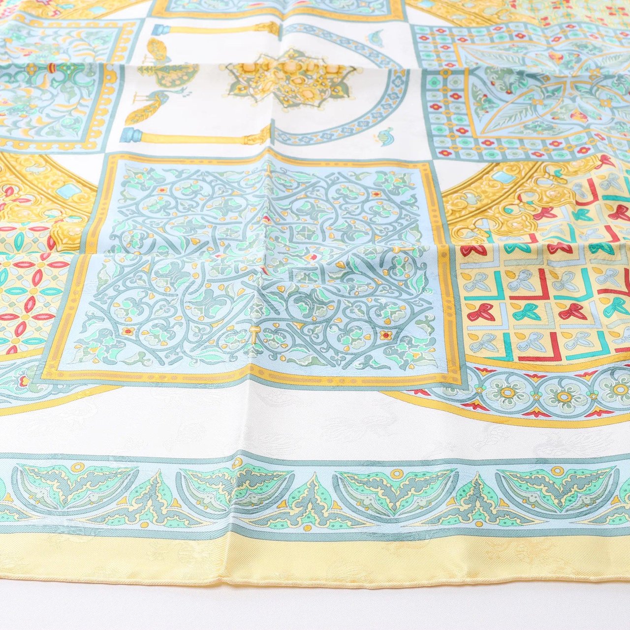 Hermès Carré 90 "CIELS BYZANTINS" Silk handkerchief in Yellow Geel