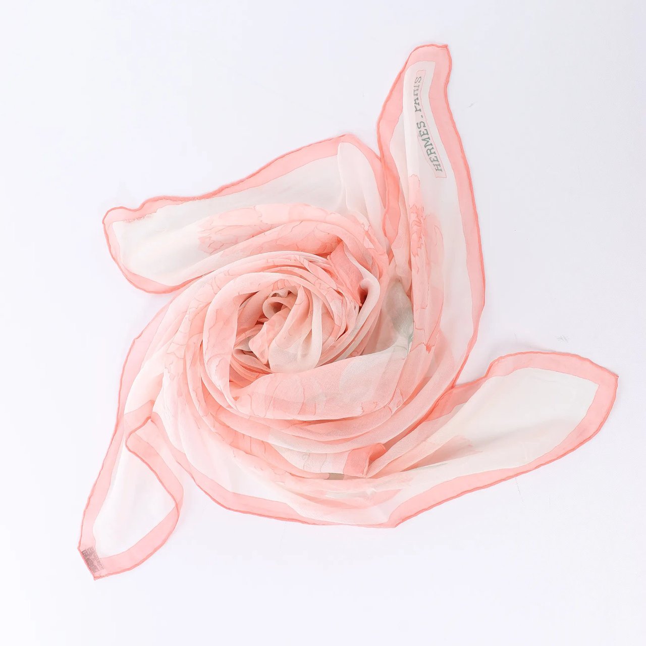 Hermès Carré 90 "Les Pivoines Koyaku" Silk handkerchief in Pink Roze