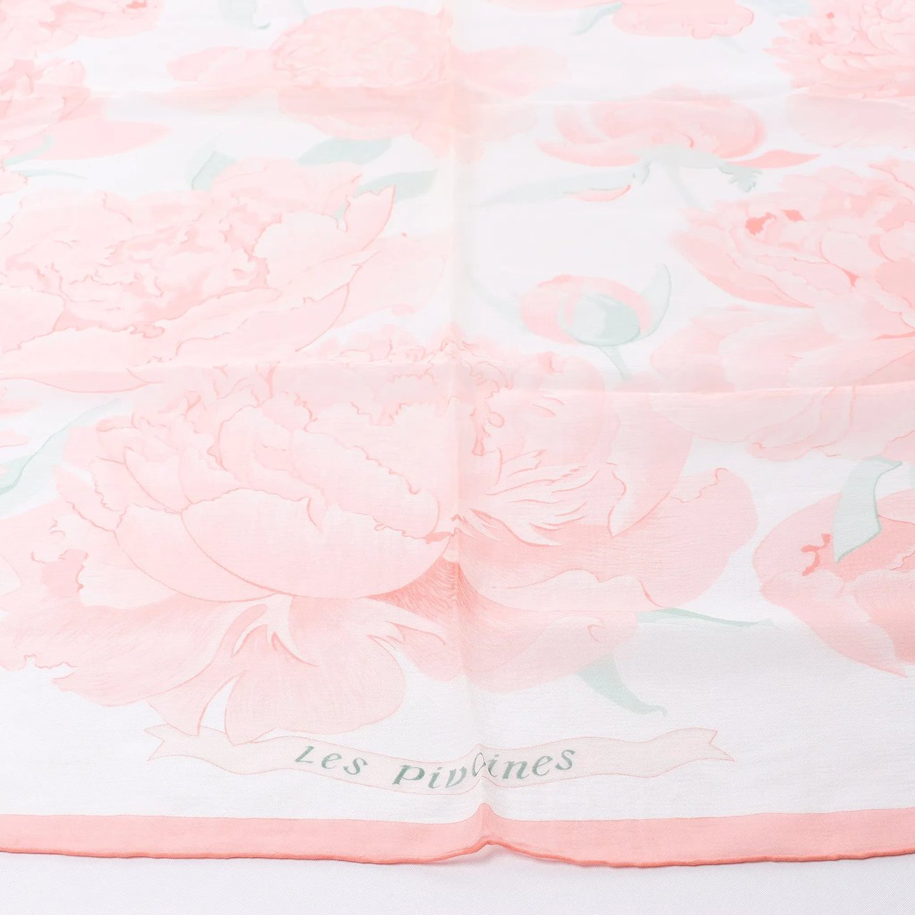 Hermès Carré 90 "Les Pivoines Koyaku" Silk handkerchief in Pink Roze