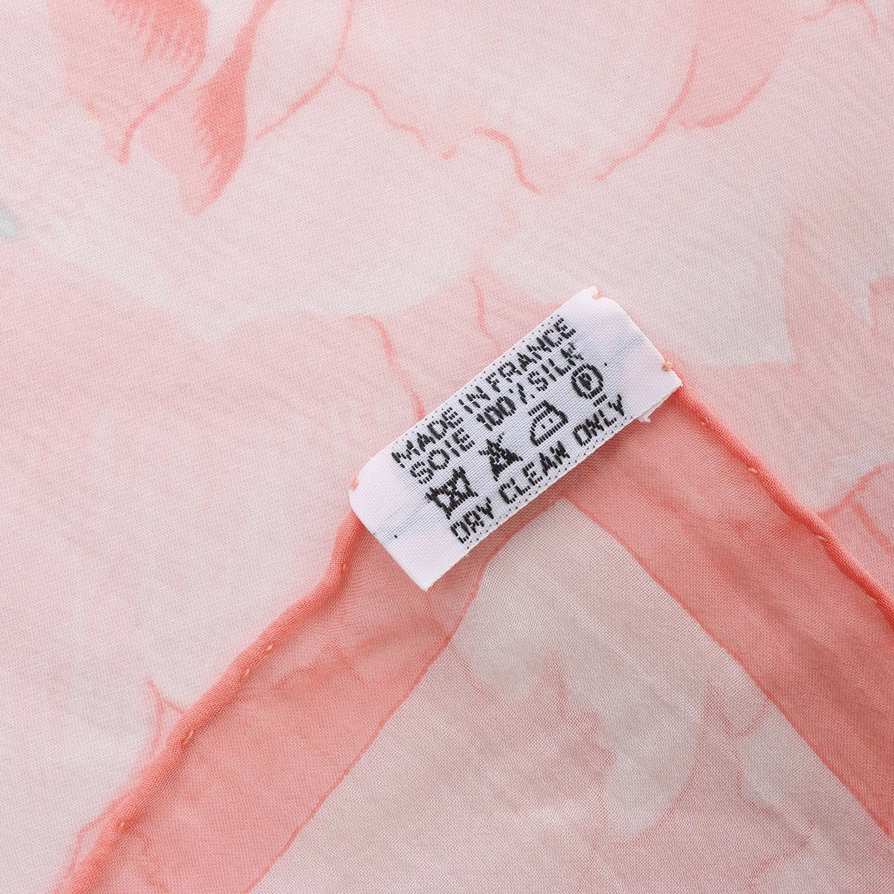 Hermès Carré 90 "Les Pivoines Koyaku" Silk handkerchief in Pink Roze
