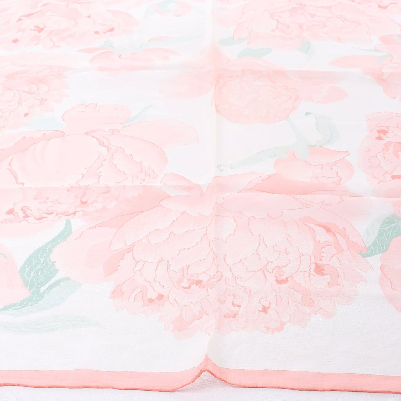 Hermès Carré 90 "Les Pivoines Koyaku" Silk handkerchief in Pink Roze