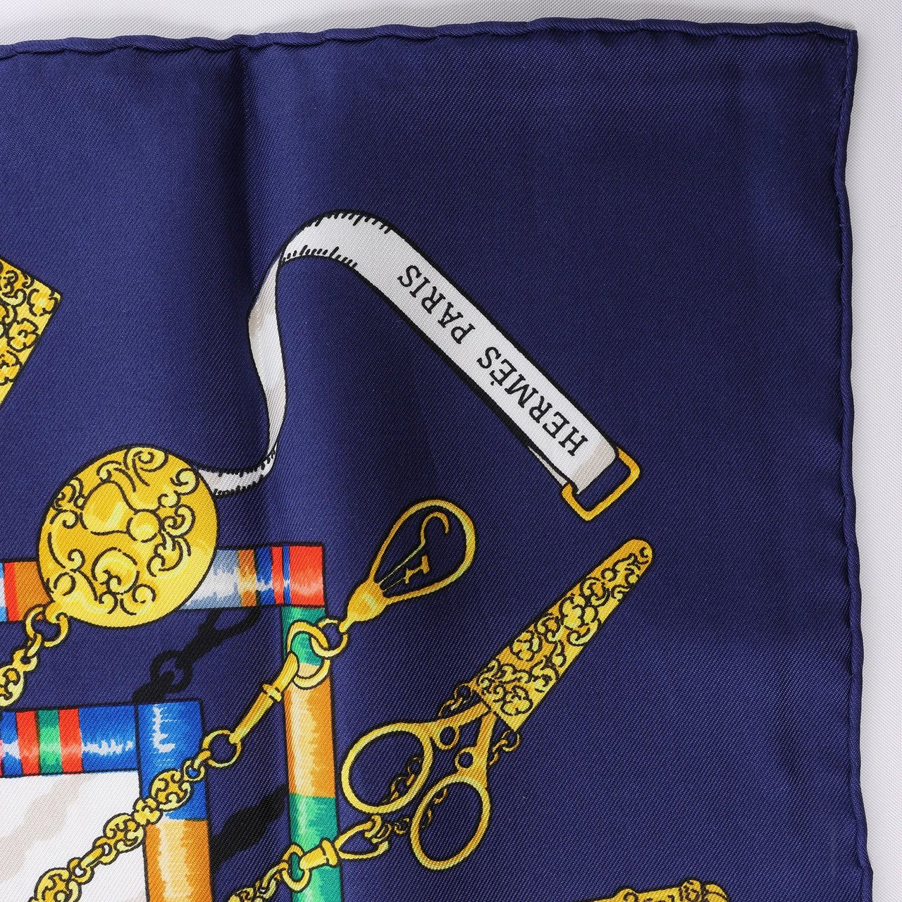 Hermès Carré 90 "Petite main" Silk handkerchief in Navy Blue Blauw
