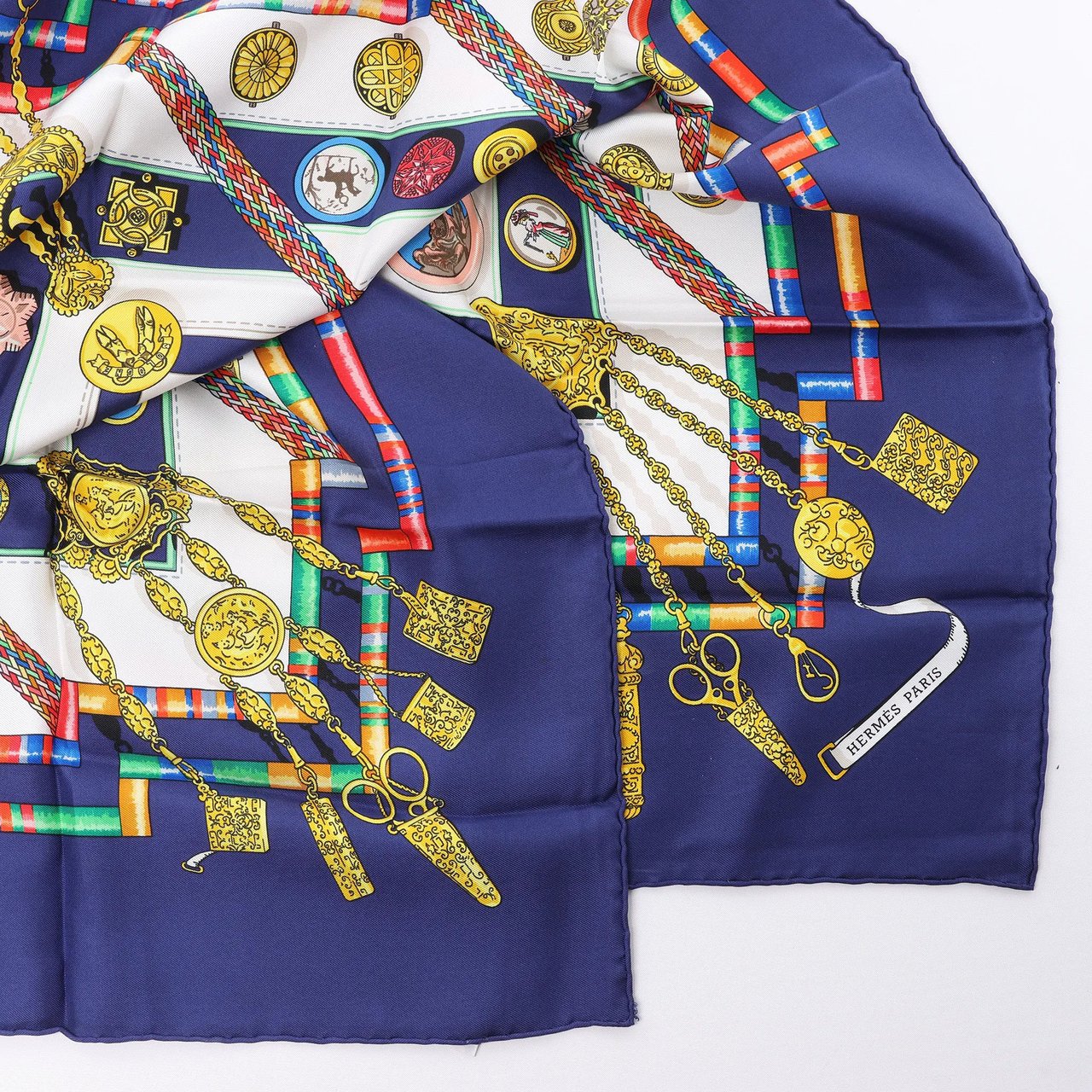 Hermès Carré 90 "Petite main" Silk handkerchief in Navy Blue Blauw
