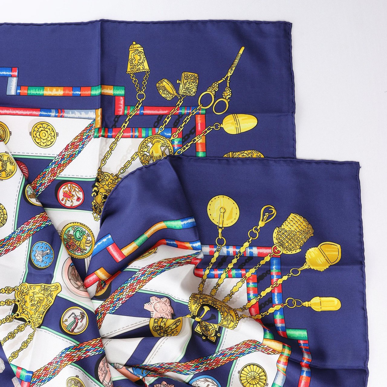 Hermès Carré 90 "Petite main" Silk handkerchief in Navy Blue Blauw