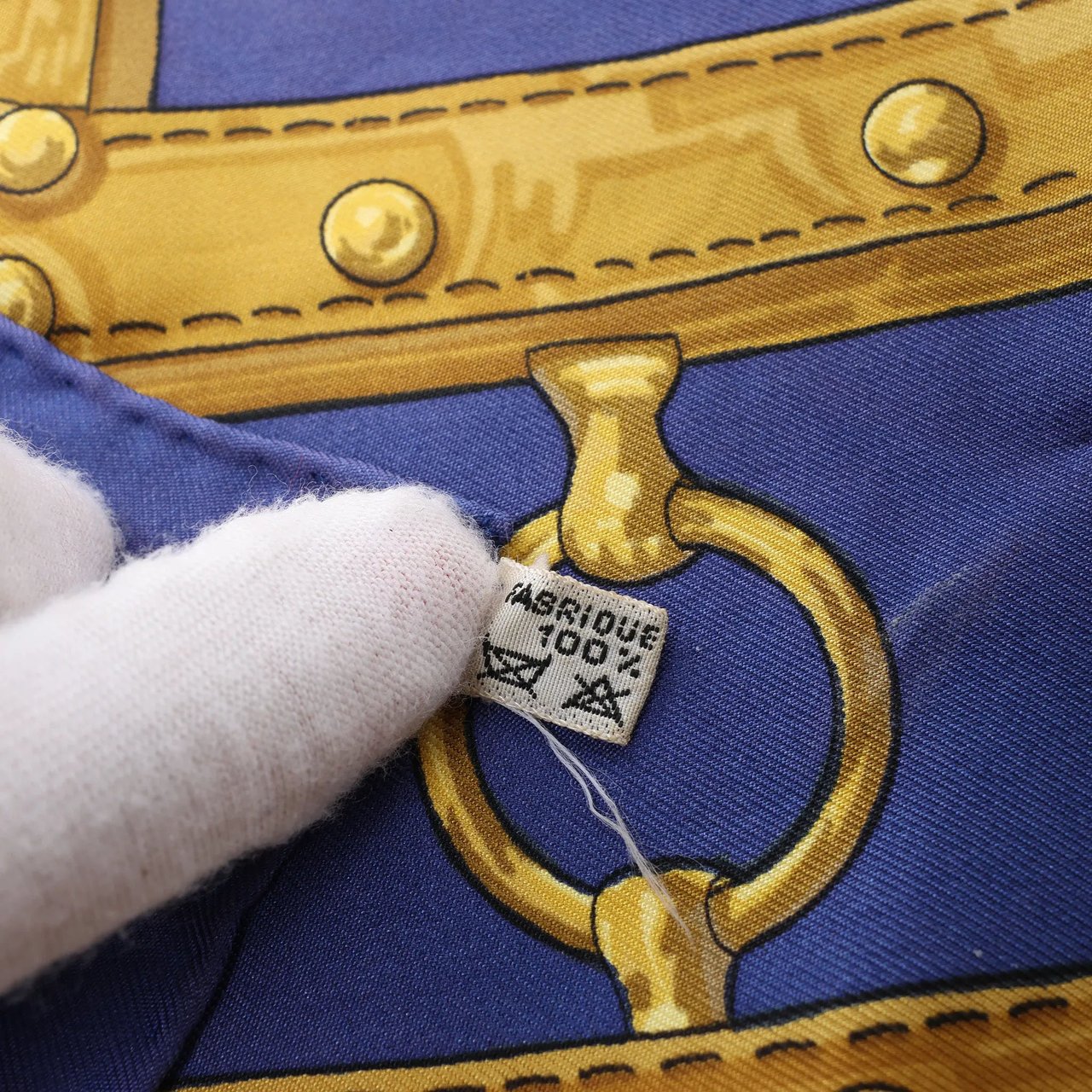 Hermès Carré 90 "AUX CHAMPS" Silk handkerchief in Navy Blue Blauw