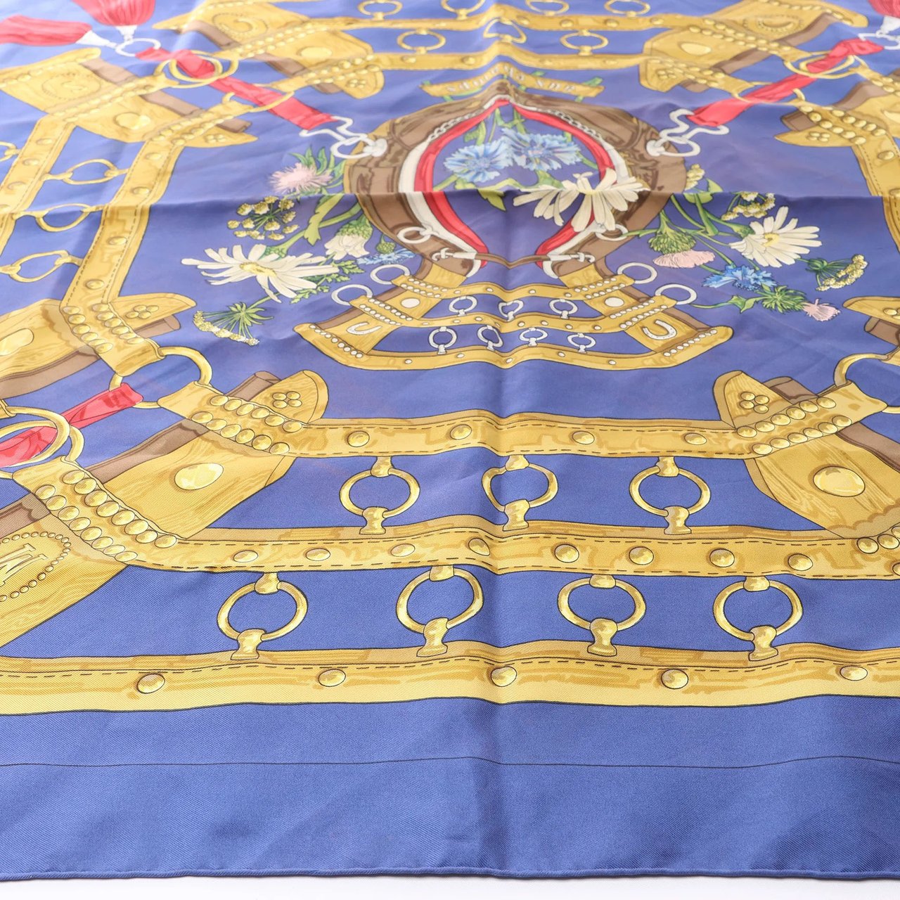 Hermès Carré 90 "AUX CHAMPS" Silk handkerchief in Navy Blue Blauw