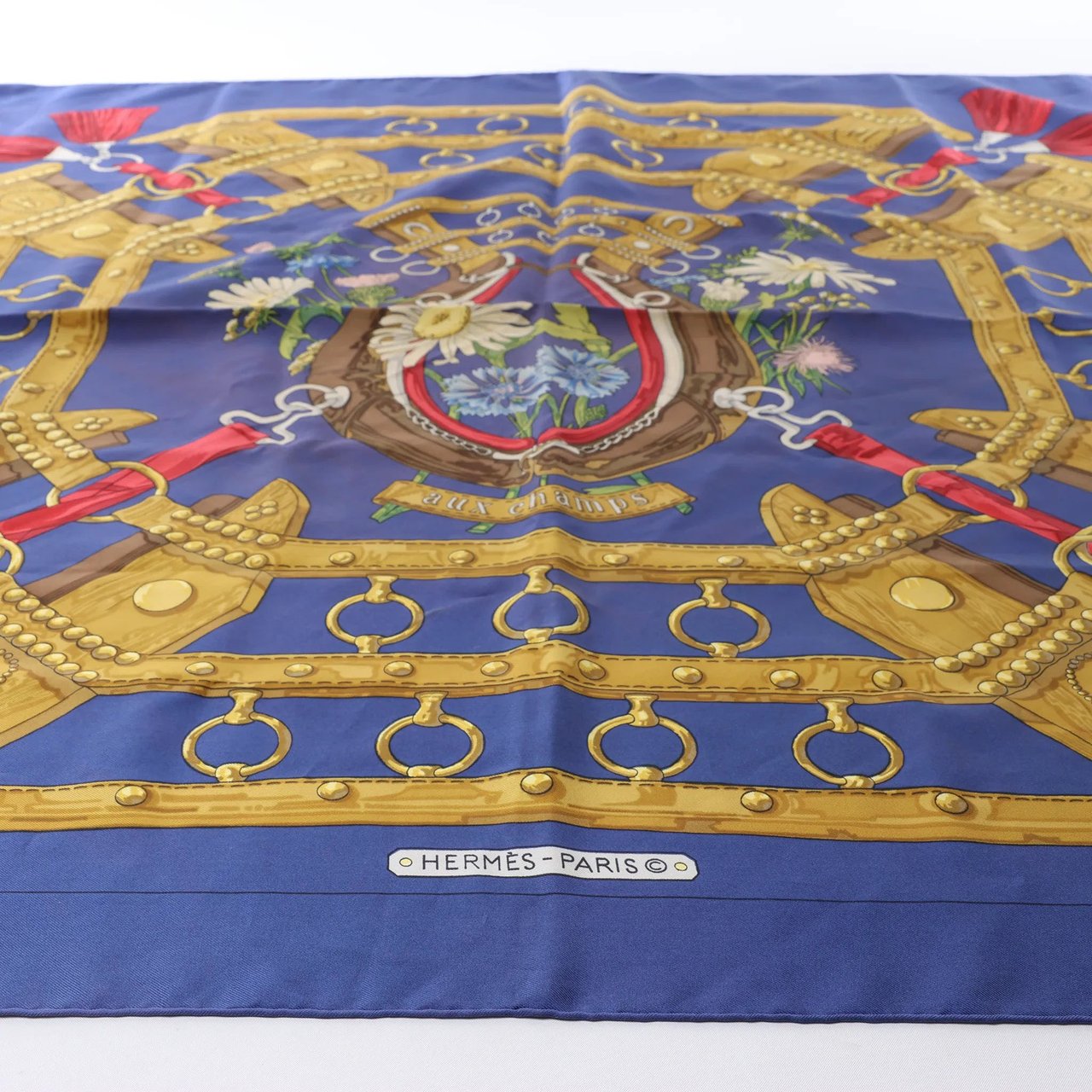 Hermès Carré 90 "AUX CHAMPS" Silk handkerchief in Navy Blue Blauw