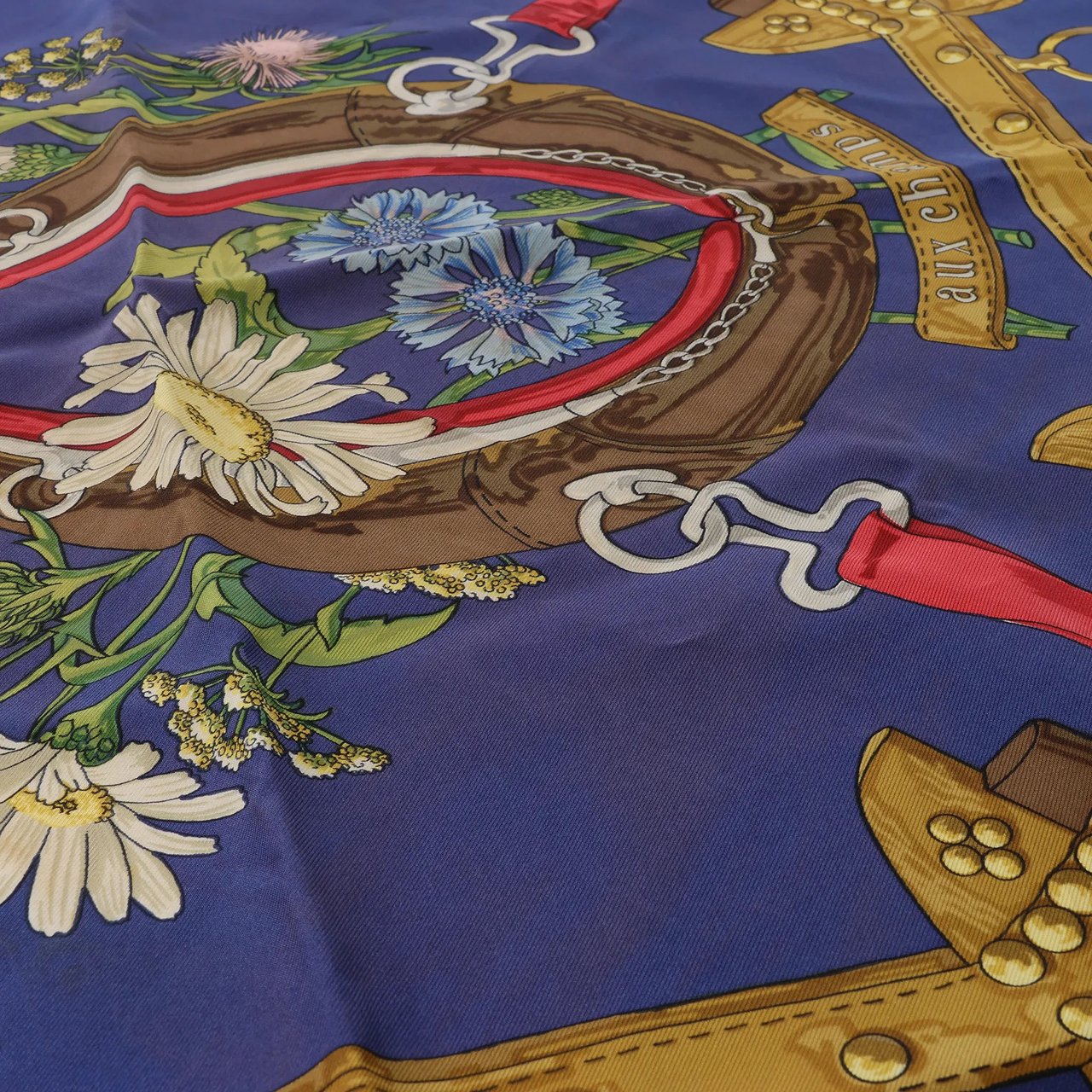 Hermès Carré 90 "AUX CHAMPS" Silk handkerchief in Navy Blue Blauw