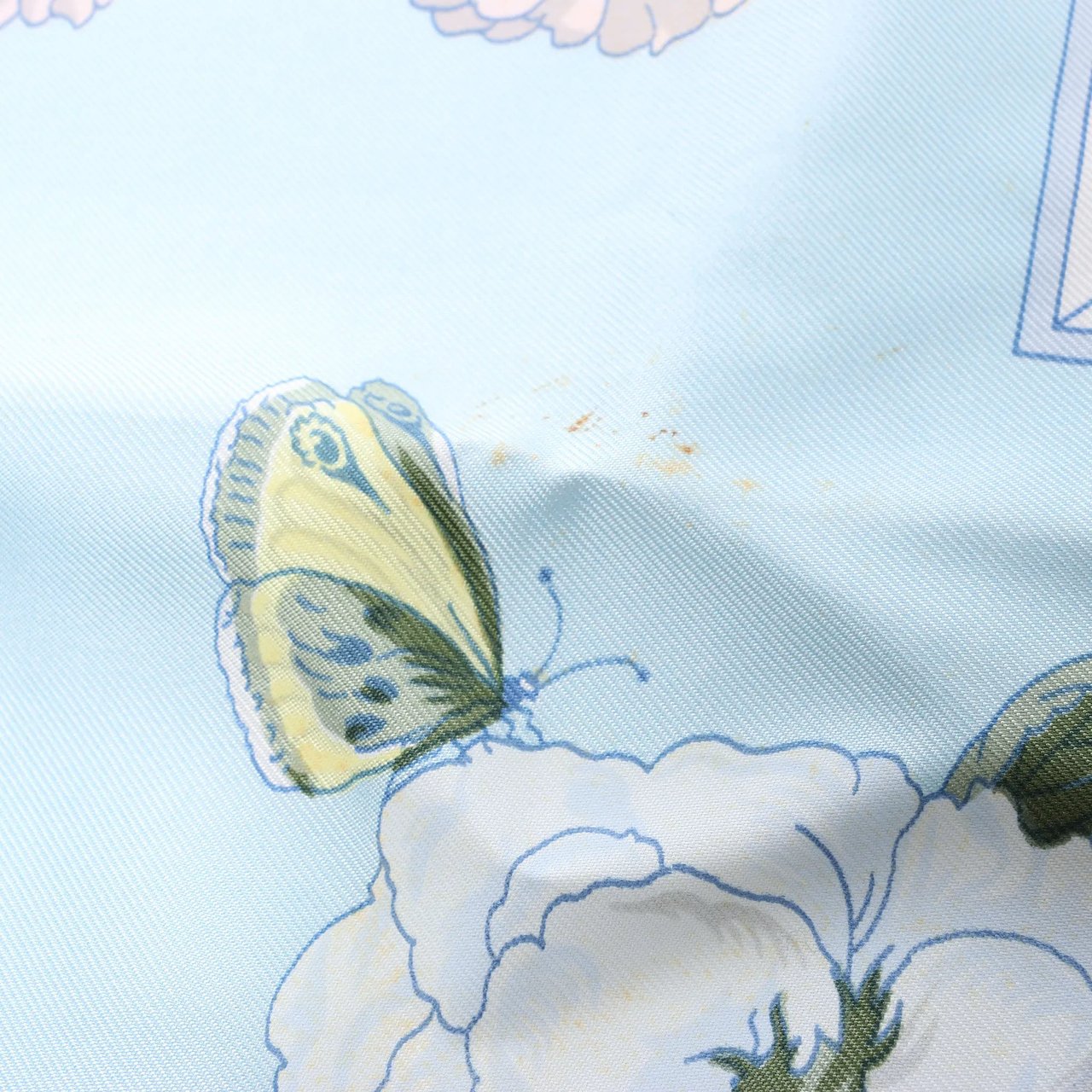 Hermès Carré 90 "Quai aux Fleurs" Silk handkerchief in Light Blue Blauw