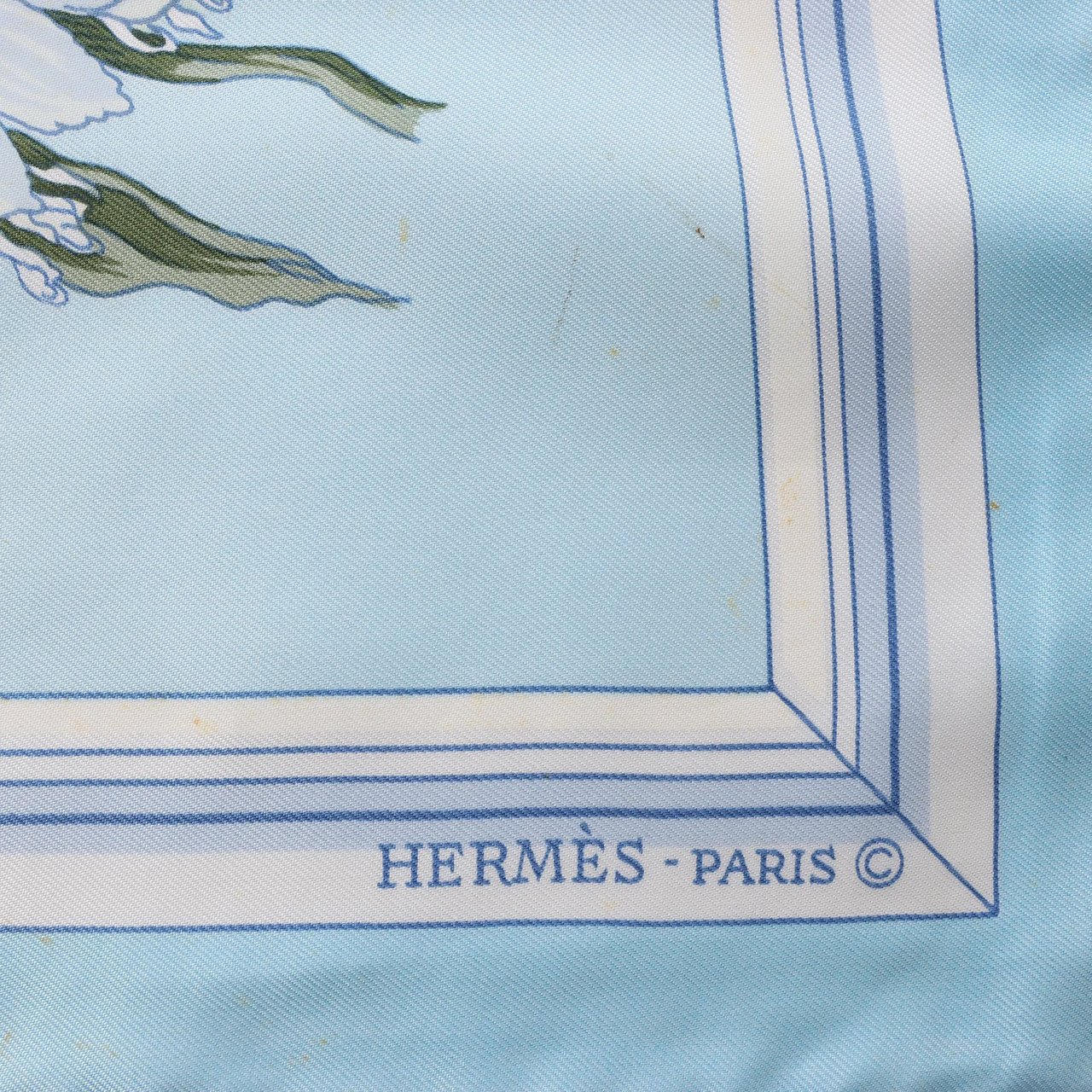 Hermès Carré 90 "Quai aux Fleurs" Silk handkerchief in Light Blue Blauw