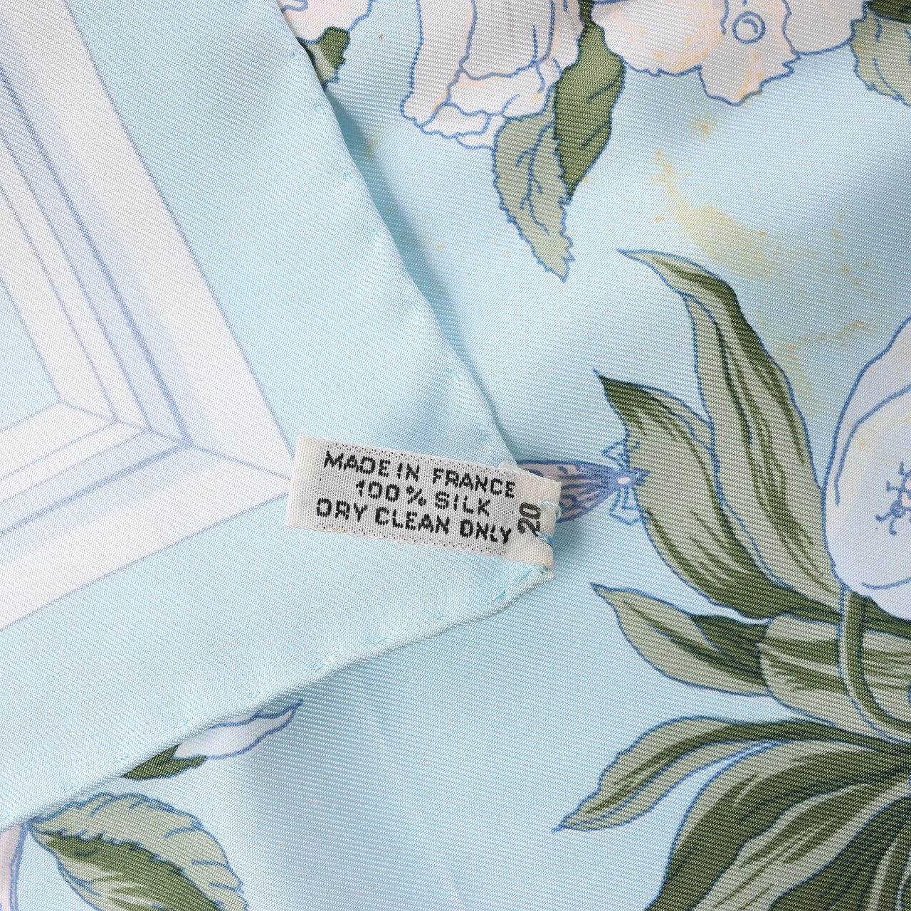 Hermès Carré 90 "Quai aux Fleurs" Silk handkerchief in Light Blue Blauw