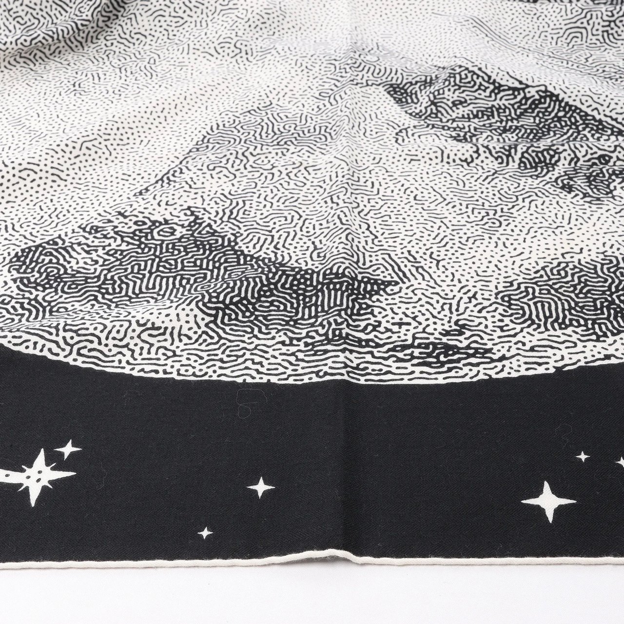 Hermès Carré 140 "Clair De Lune" Cashmere x Silk Scarve in Black Zwart
