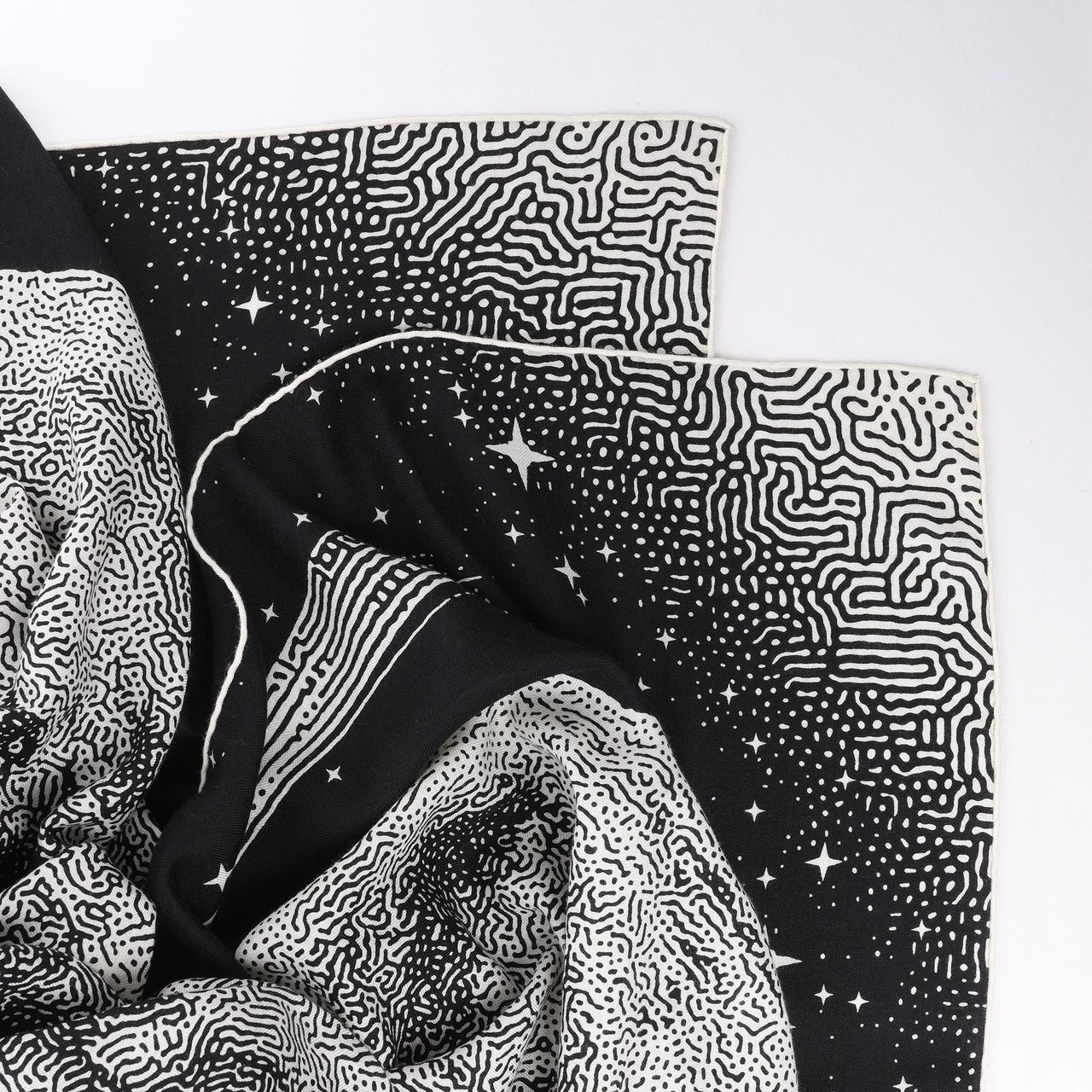 Hermès Carré 140 "Clair De Lune" Cashmere x Silk Scarve in Black Zwart