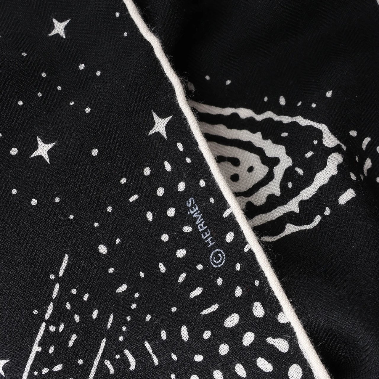 Hermès Carré 140 "Clair De Lune" Cashmere x Silk Scarve in Black Zwart