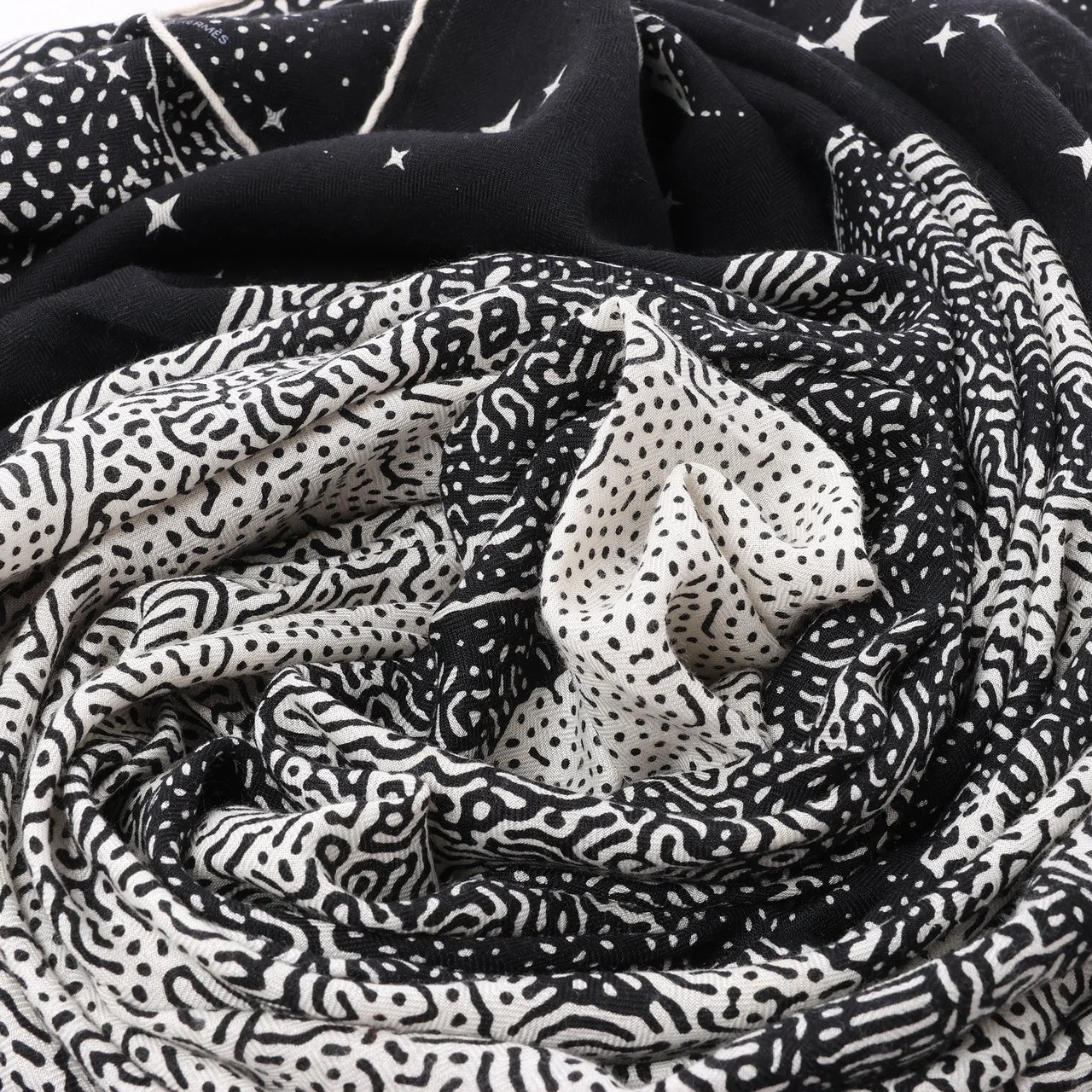 Hermès Carré 140 "Clair De Lune" Cashmere x Silk Scarve in Black Zwart