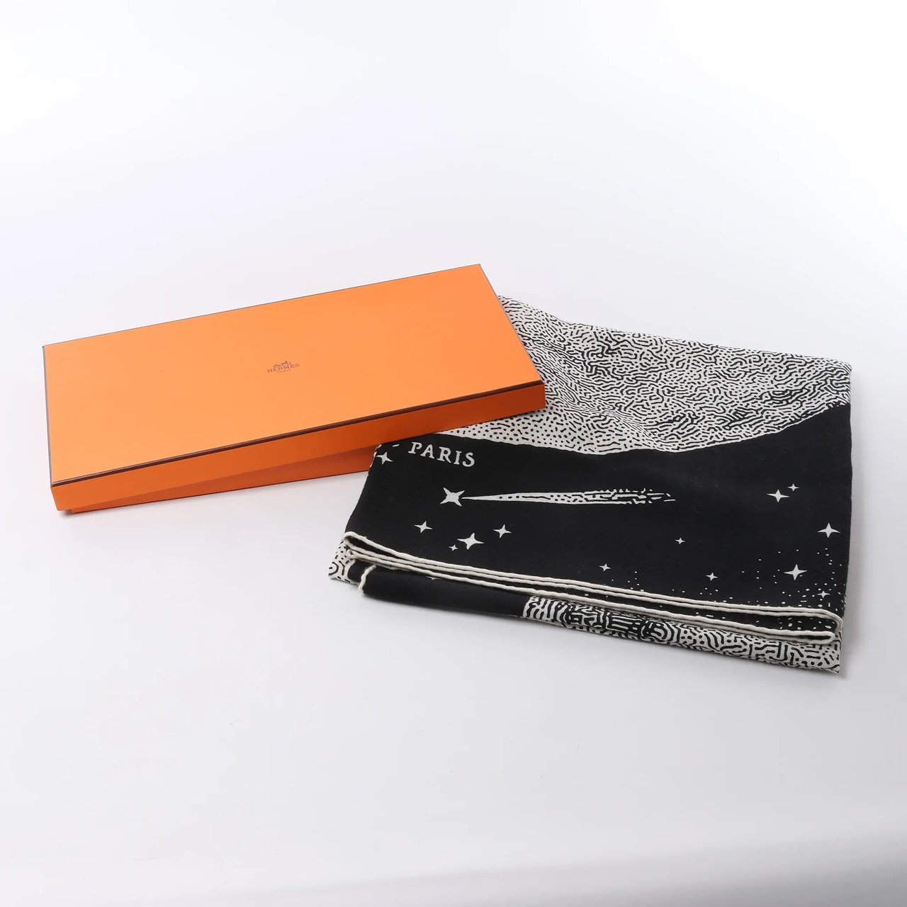 Hermès Carré 140 "Clair De Lune" Cashmere x Silk Scarve in Black Zwart