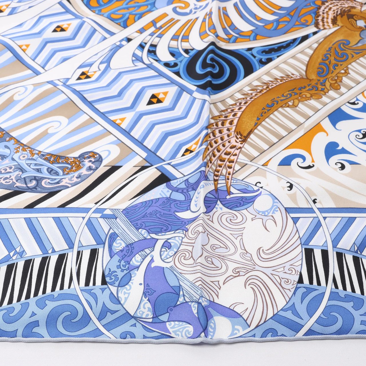 Hermès Carré 90 "Kawaora" Silk handkerchief in Blue Blauw