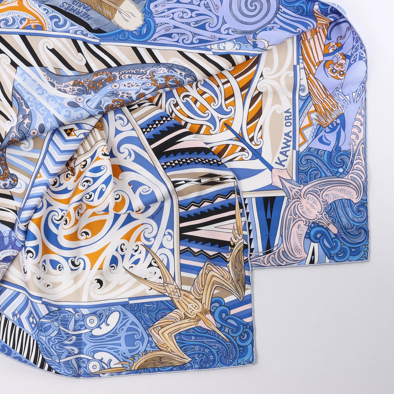 Hermès Carré 90 "Kawaora" Silk handkerchief in Blue Blauw