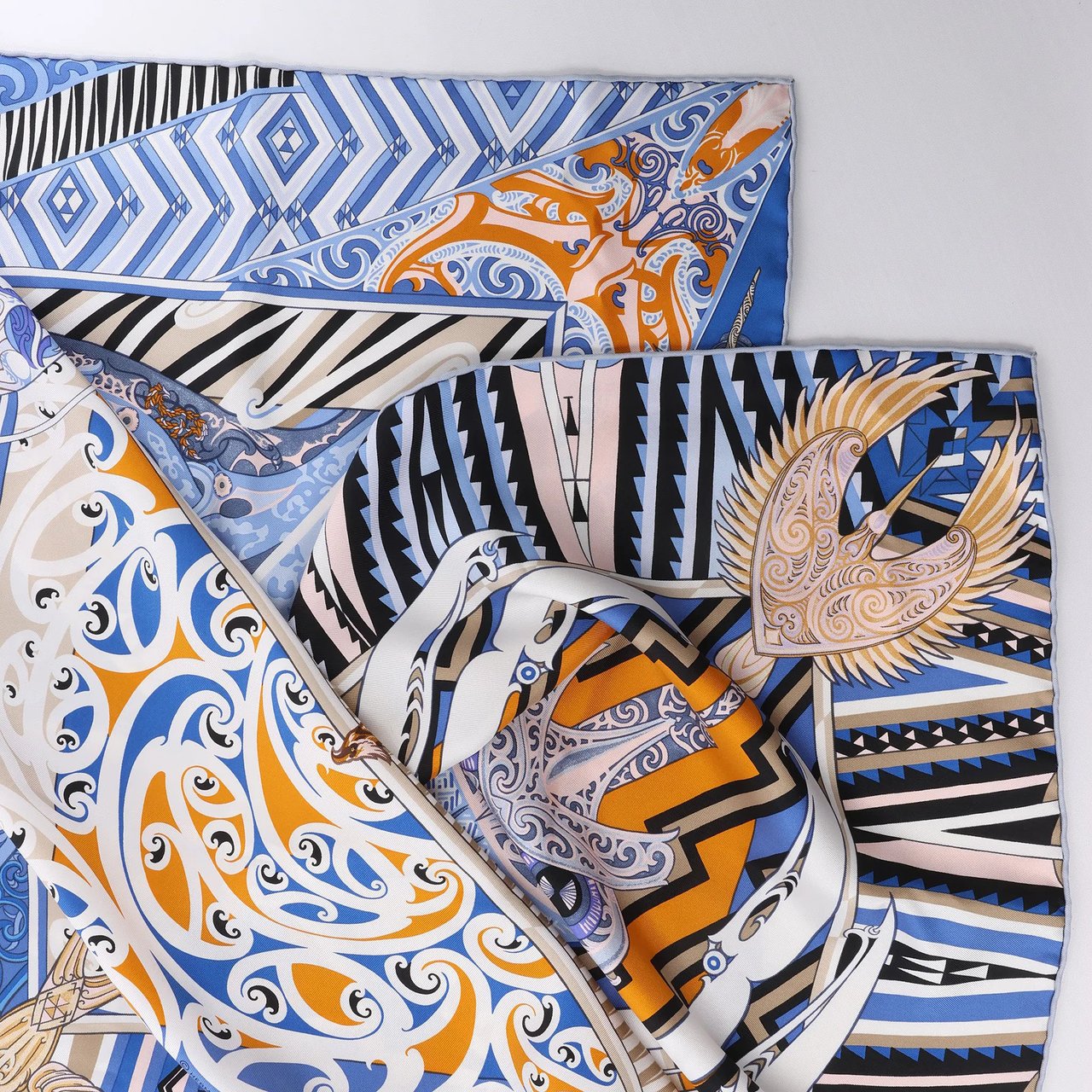 Hermès Carré 90 "Kawaora" Silk handkerchief in Blue Blauw