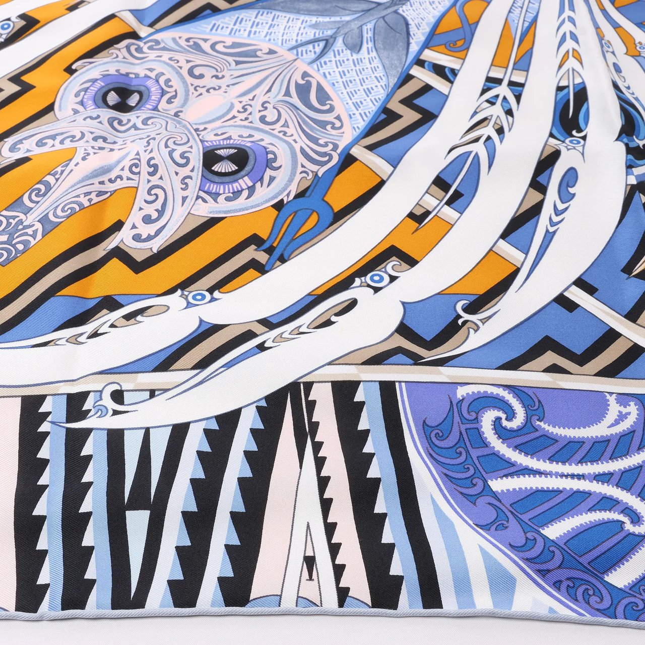 Hermès Carré 90 "Kawaora" Silk handkerchief in Blue Blauw
