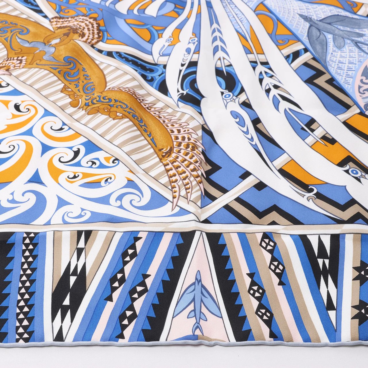 Hermès Carré 90 "Kawaora" Silk handkerchief in Blue Blauw
