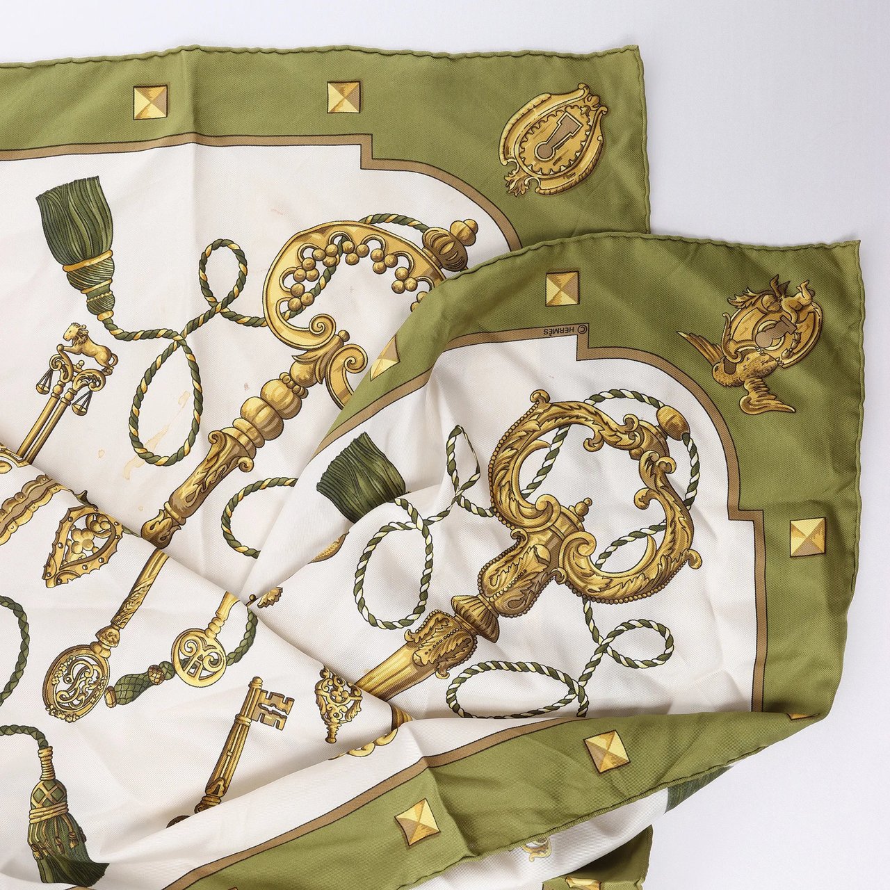 Hermès Carré 90 "LES CLES" Silk handkerchief in Green Divers