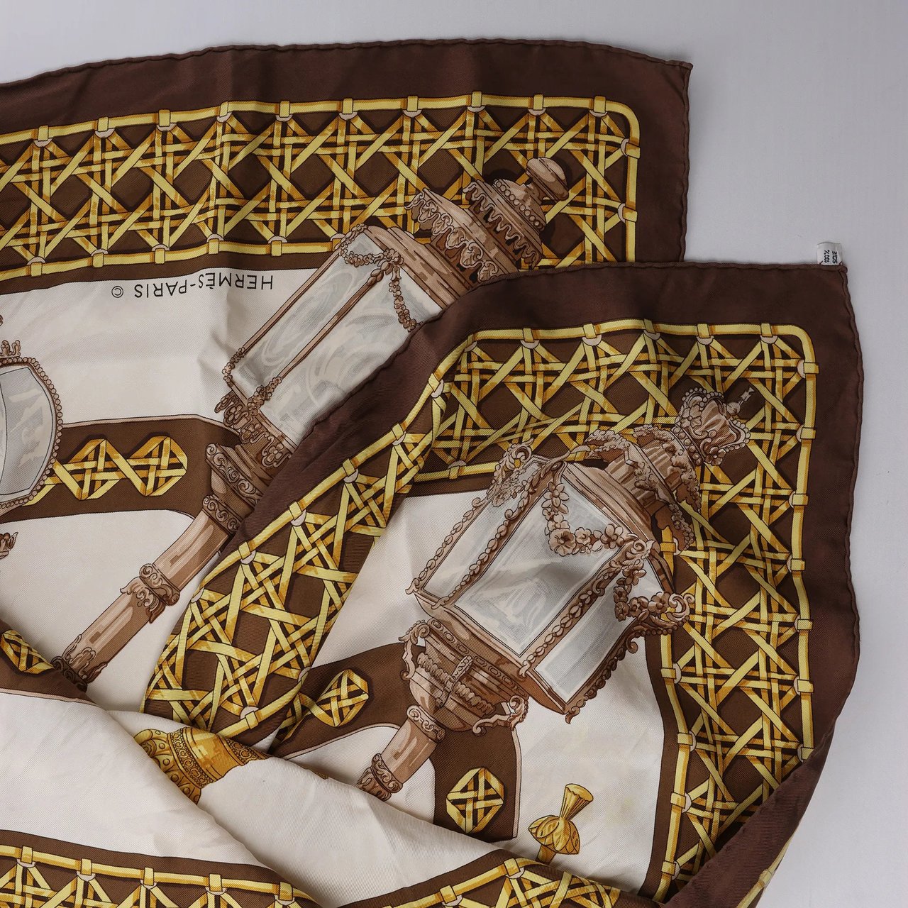 Hermès Carré 90 "FEUX DE ROUTE" Silk handkerchief in Brown Bruin