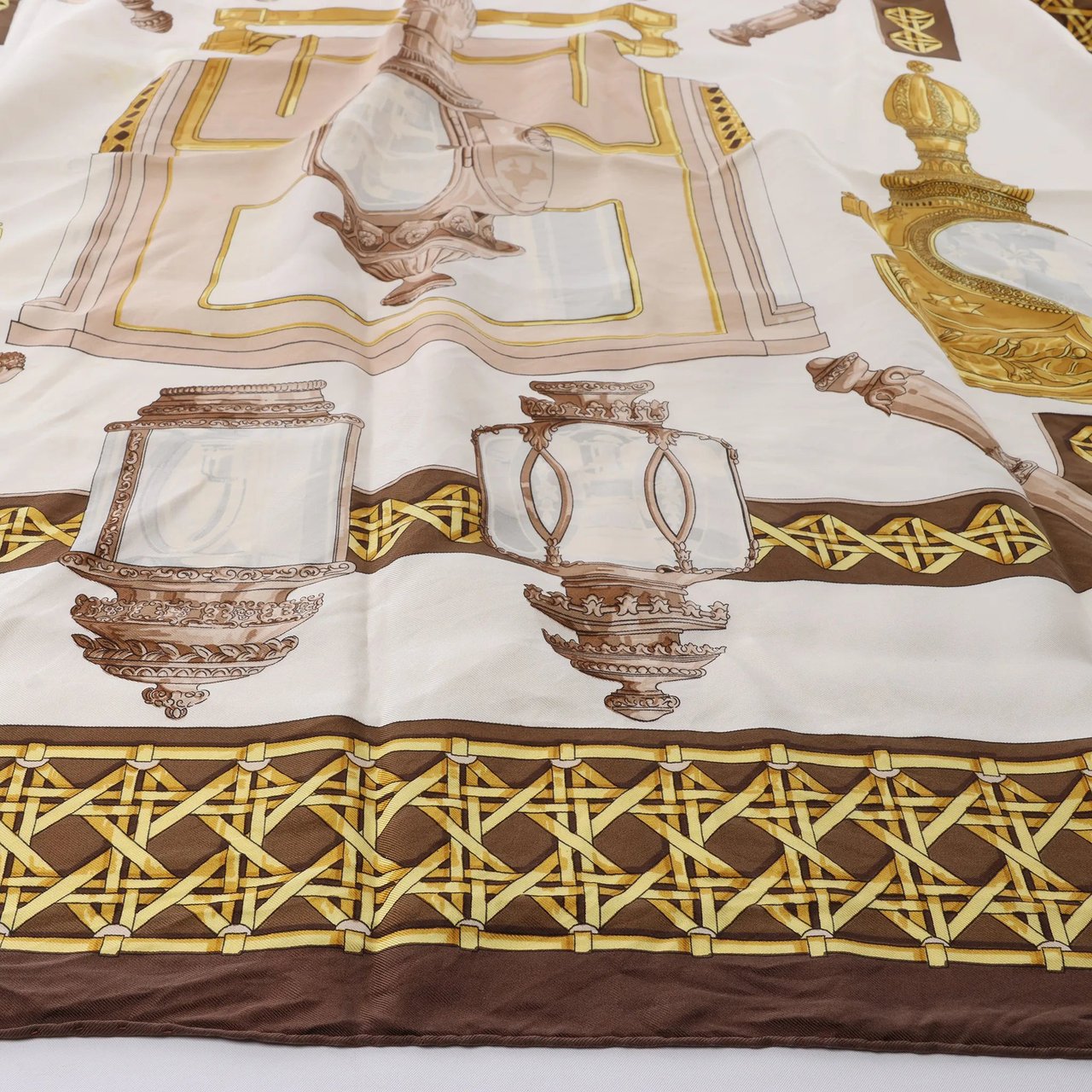 Hermès Carré 90 "FEUX DE ROUTE" Silk handkerchief in Brown Bruin