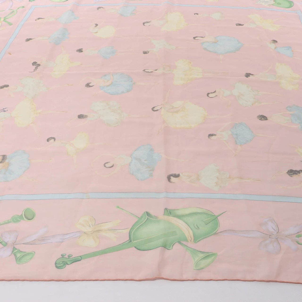 Hermès Carré 90 "La Dance ballet" Silk handkerchief in Pink Roze
