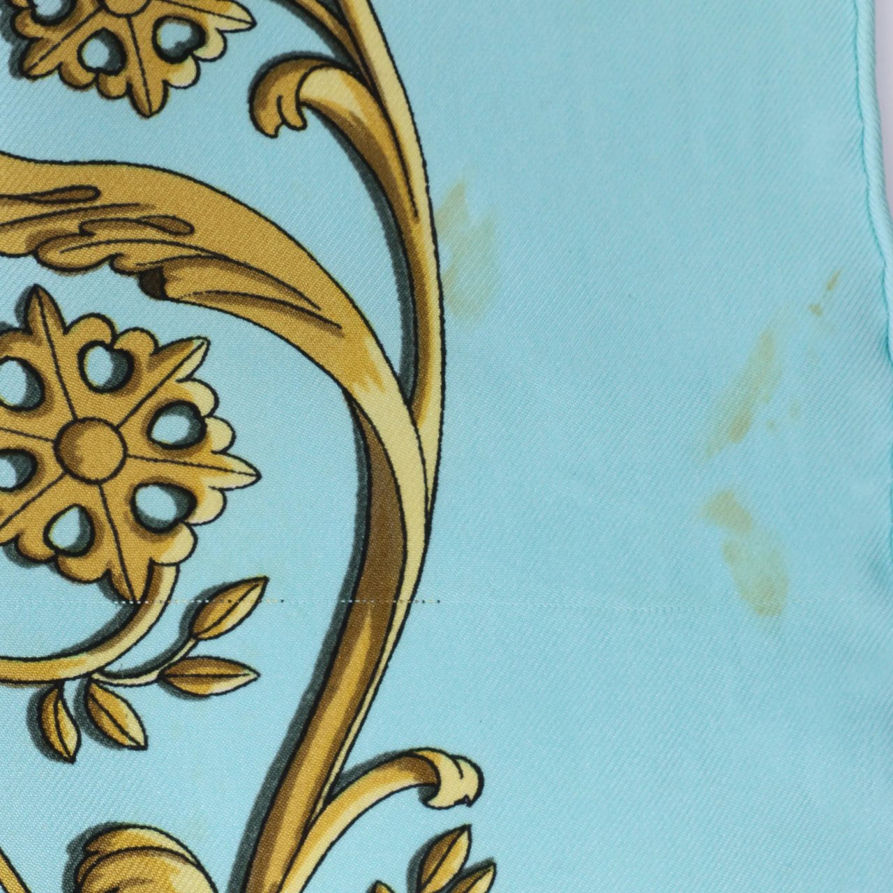 Hermès Carré 90 "LA PROMENADE DE LONGCHAMPS" Silk handkerchief in Blue Blauw