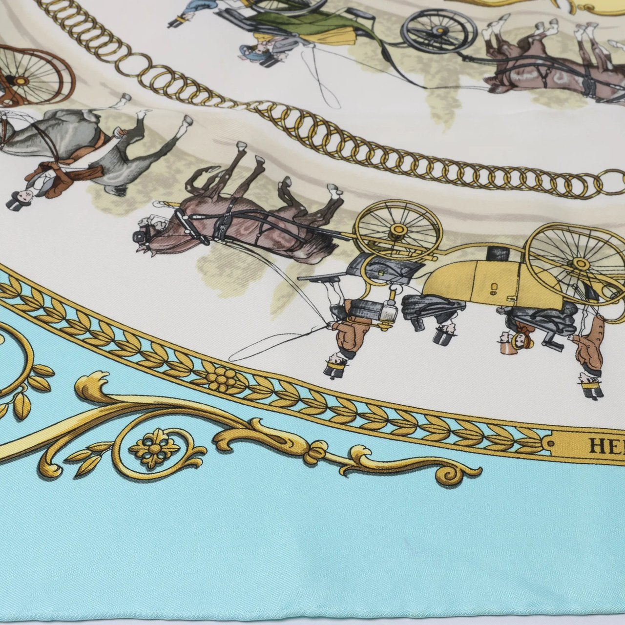 Hermès Carré 90 "LA PROMENADE DE LONGCHAMPS" Silk handkerchief in Blue Blauw