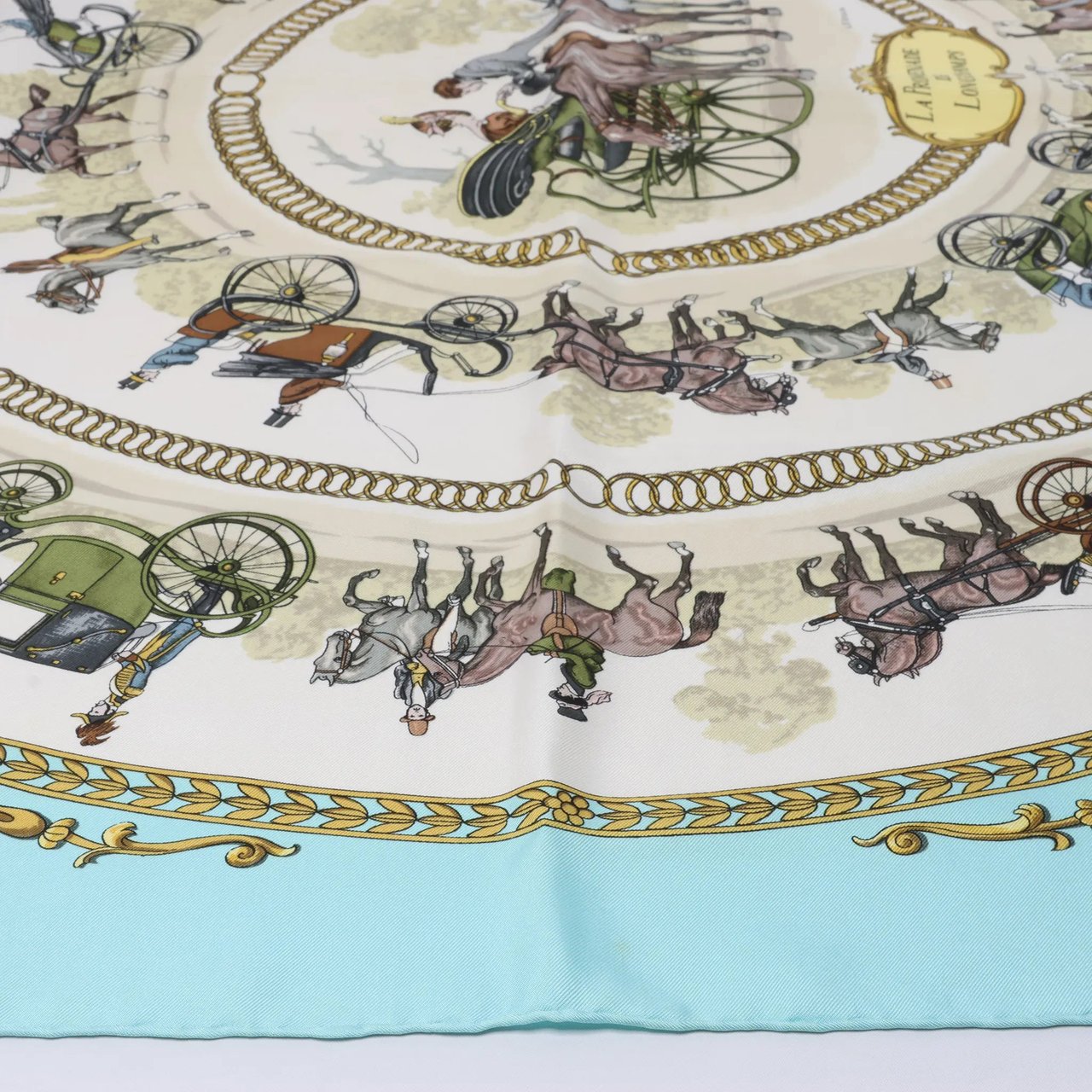 Hermès Carré 90 "LA PROMENADE DE LONGCHAMPS" Silk handkerchief in Blue Blauw