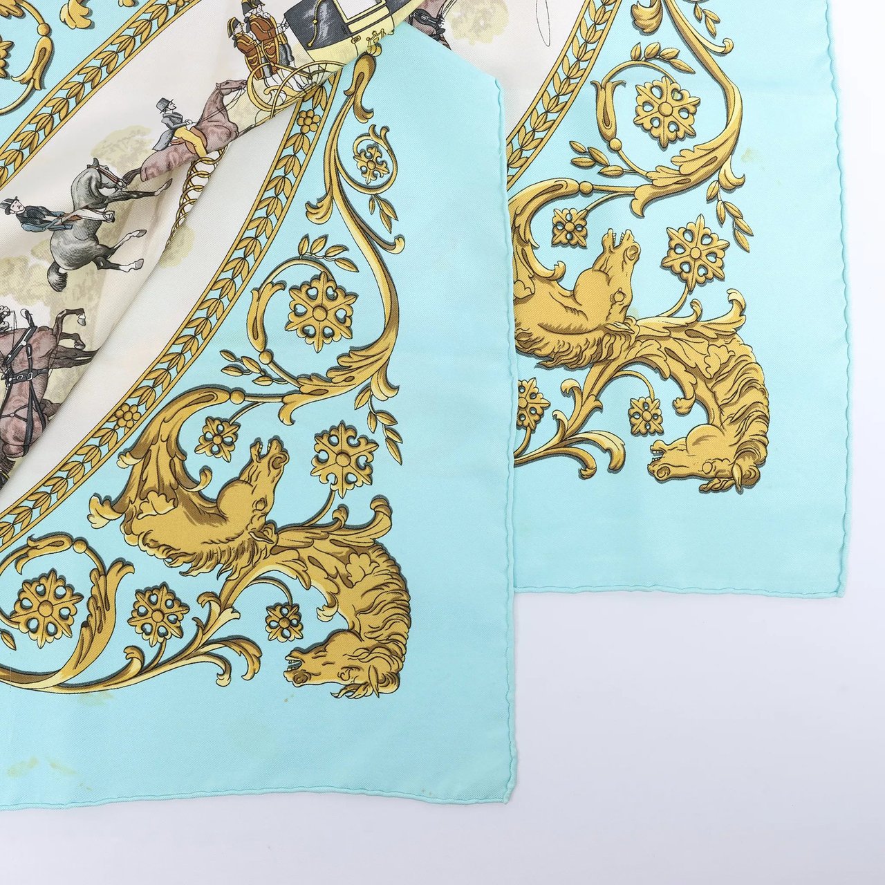 Hermès Carré 90 "LA PROMENADE DE LONGCHAMPS" Silk handkerchief in Blue Blauw