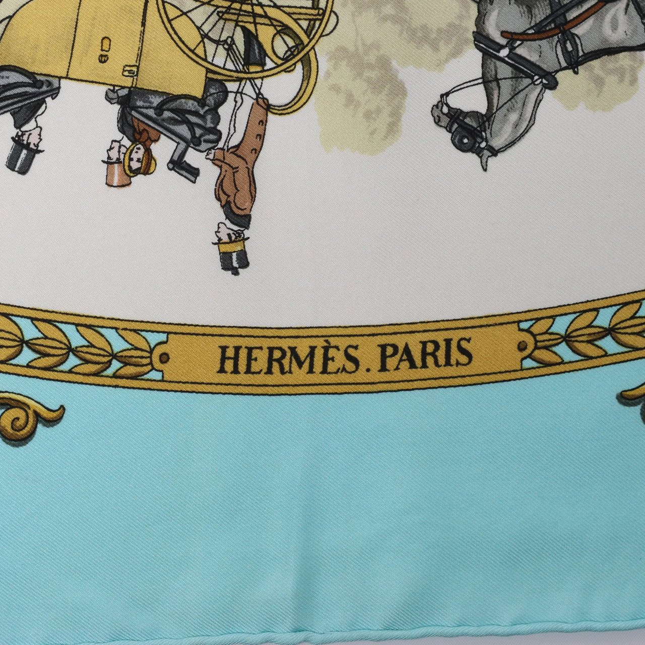 Hermès Carré 90 "LA PROMENADE DE LONGCHAMPS" Silk handkerchief in Blue Blauw