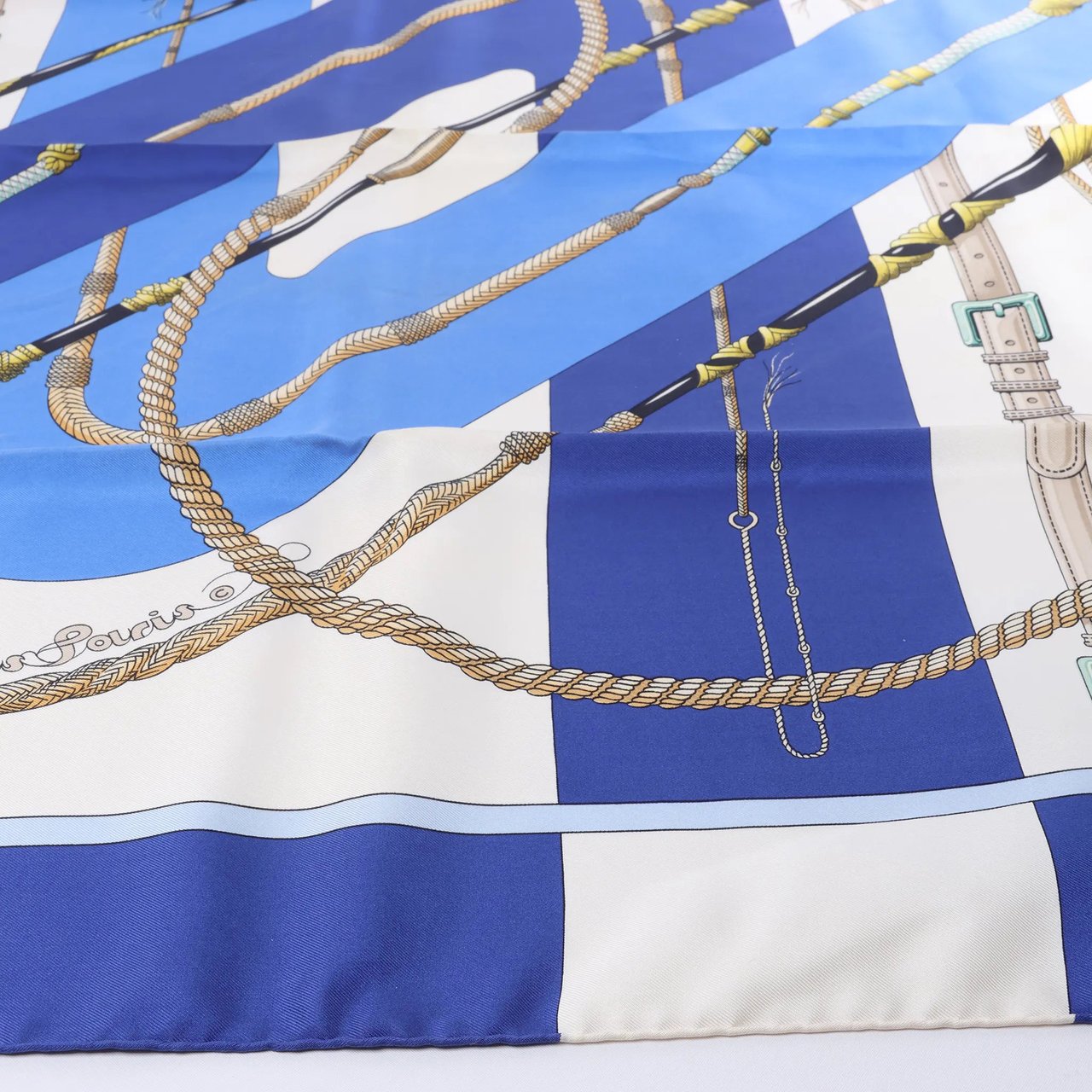 Hermès Carré 90 "Clic Clac" Silk handkerchief in Blue Blauw