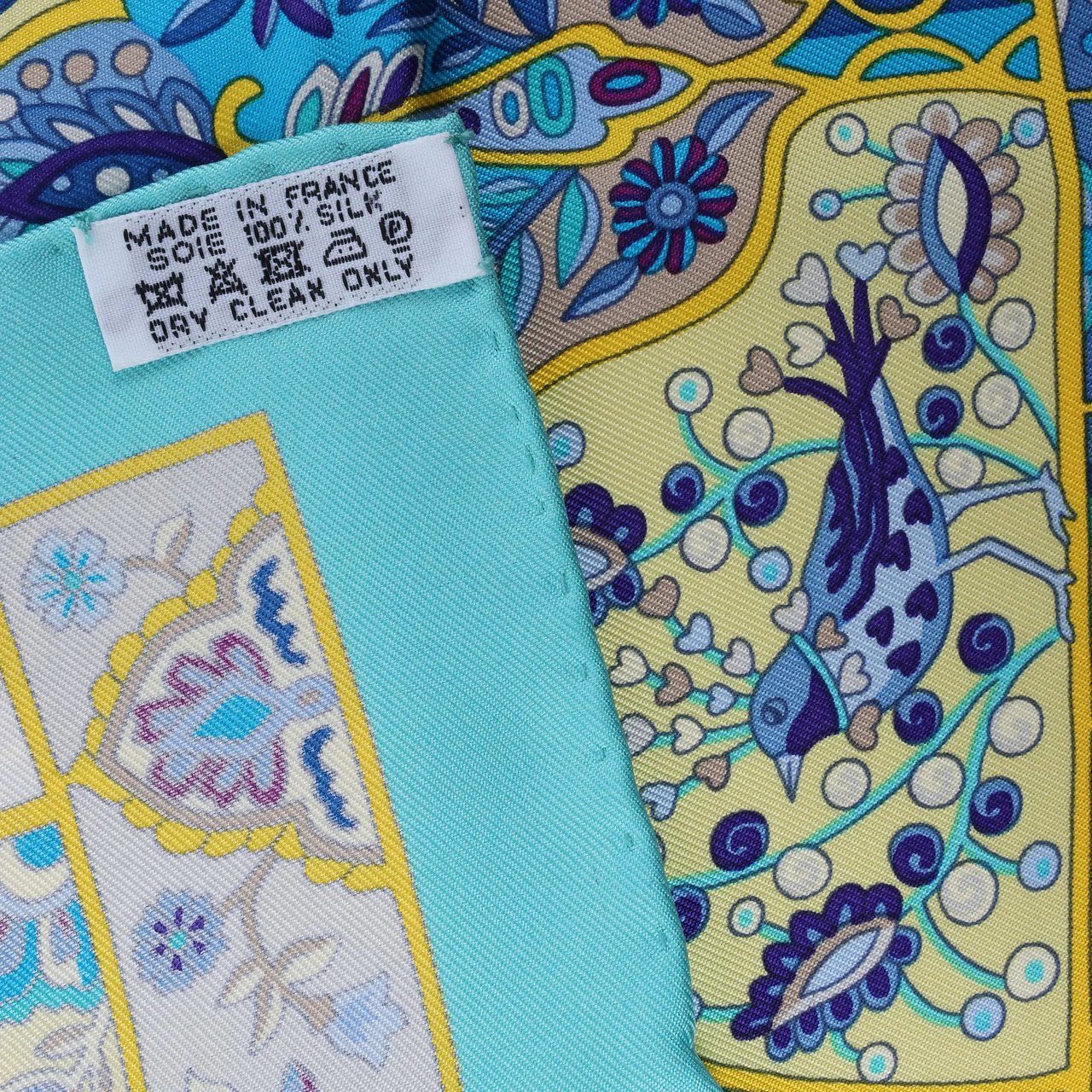 Hermès Carré 90 "Au Pays des Oiseaux Fleurs" Silk handkerchief in Blue Blauw