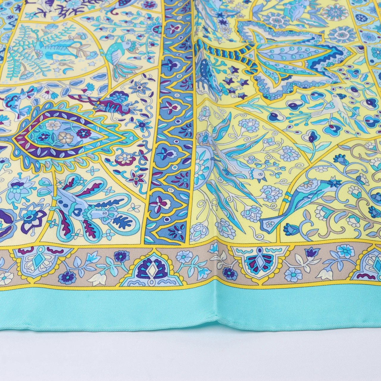 Hermès Carré 90 "Au Pays des Oiseaux Fleurs" Silk handkerchief in Blue Blauw